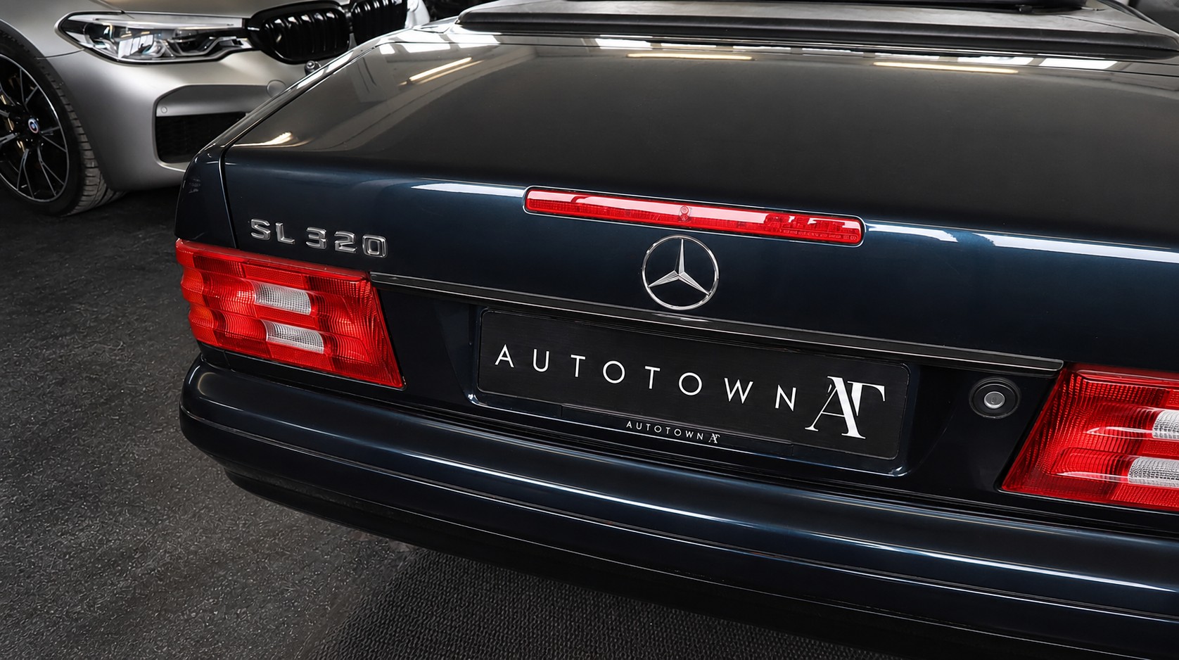 MERCEDES-BENZ SL 320-image-24