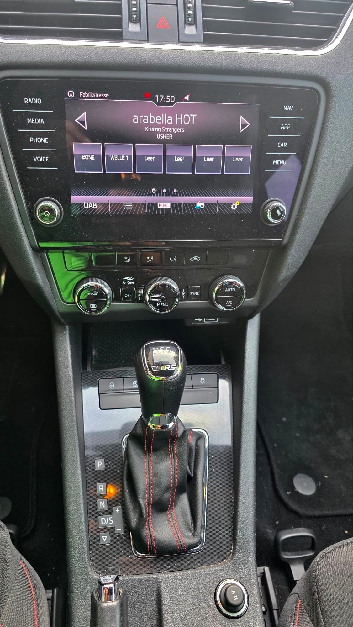 SKODA Octavia Combi 2.0 TDI RS 4x4 DSG-image-10