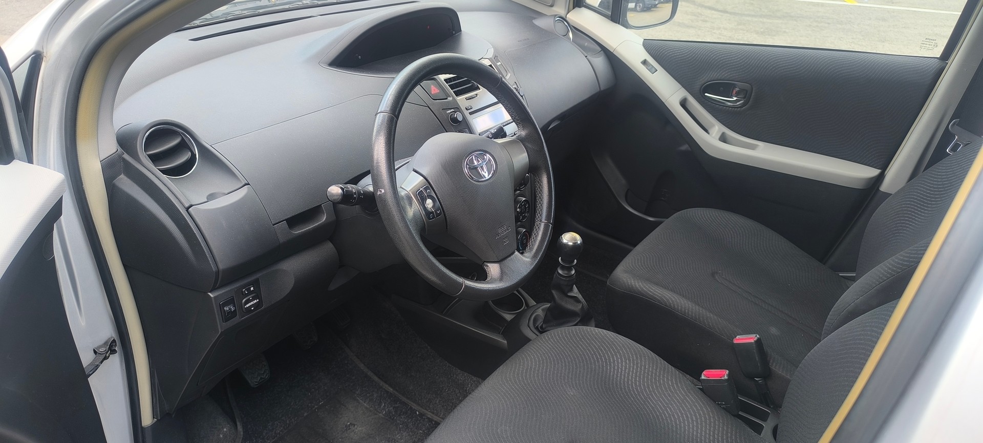 TOYOTA Yaris 1.33 Linea Luna-image-12