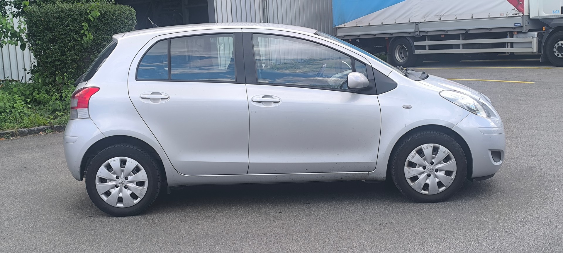 TOYOTA Yaris 1.33 Linea Luna-image-2