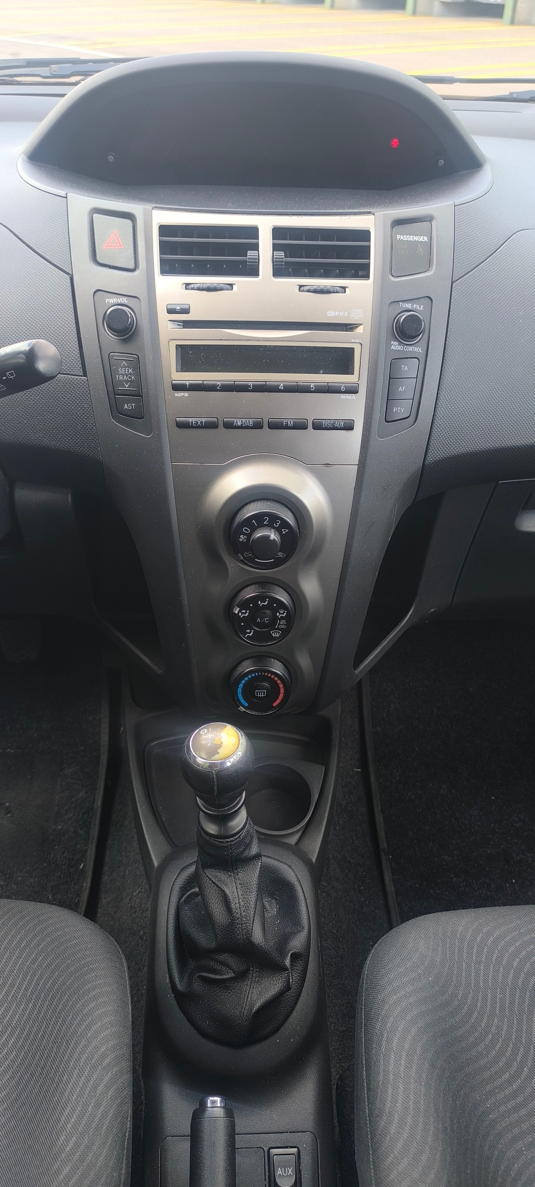 TOYOTA Yaris 1.33 Linea Luna-image-10