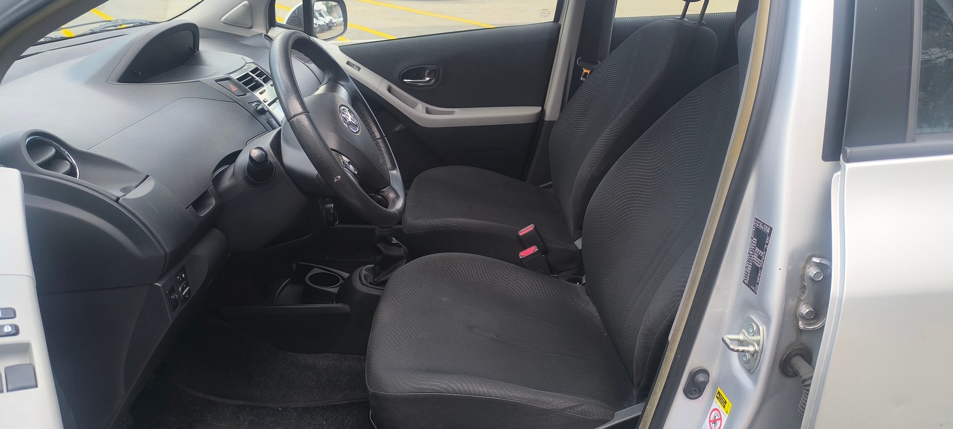TOYOTA Yaris 1.33 Linea Luna-image-11