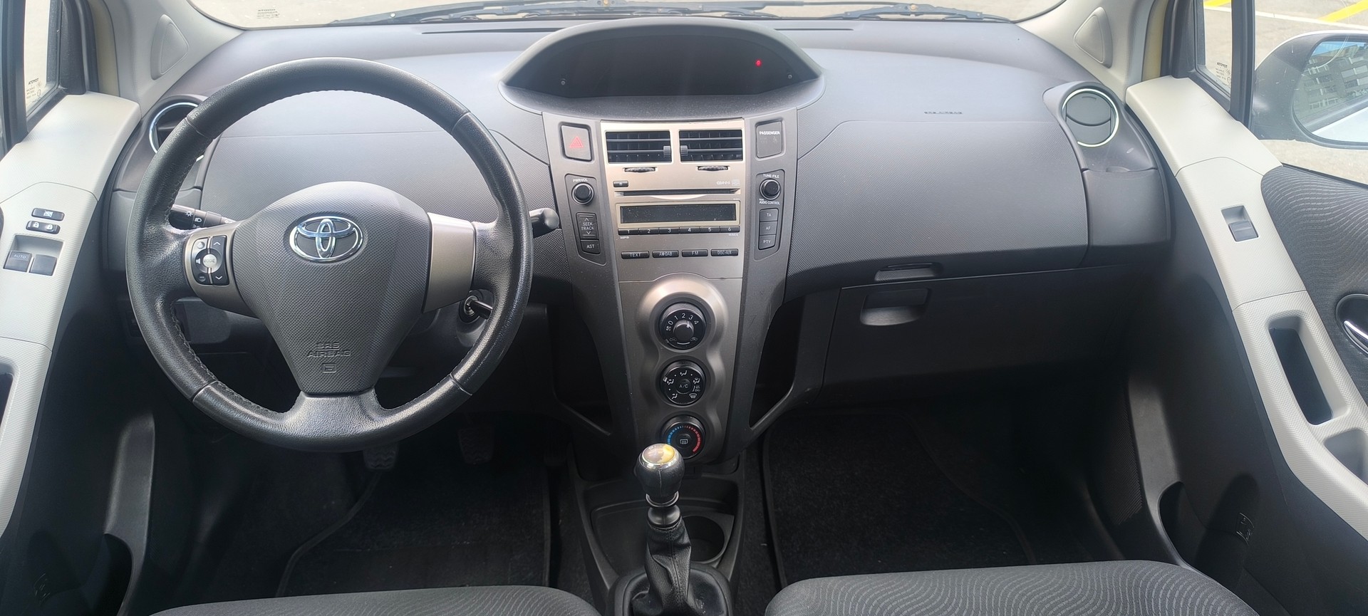 TOYOTA Yaris 1.33 Linea Luna-image-9