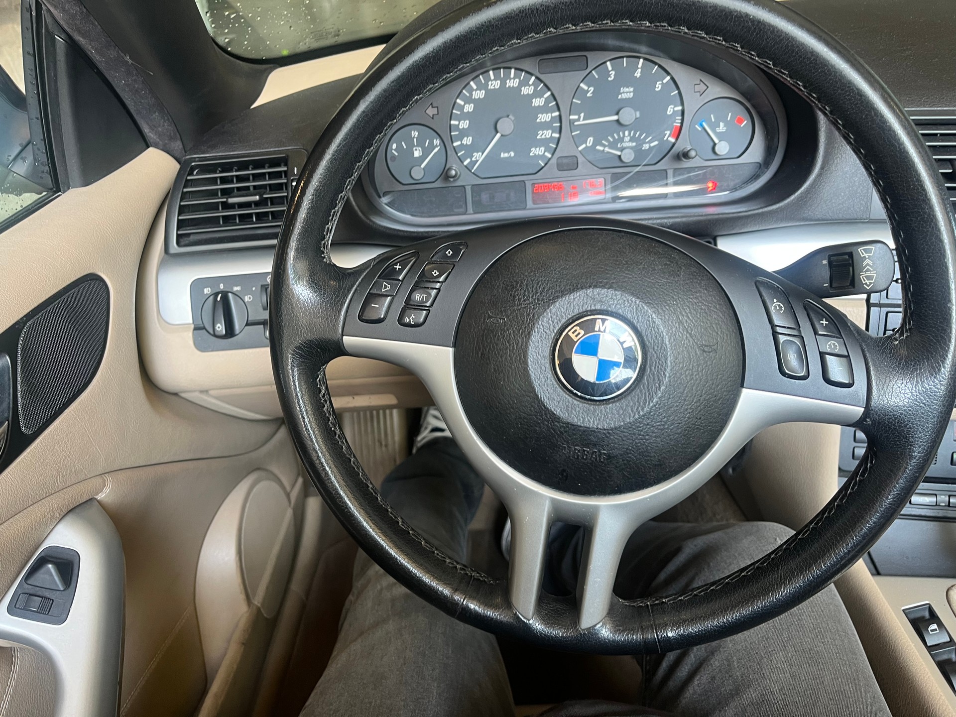 BMW 318Ci Cabriolet-image-8