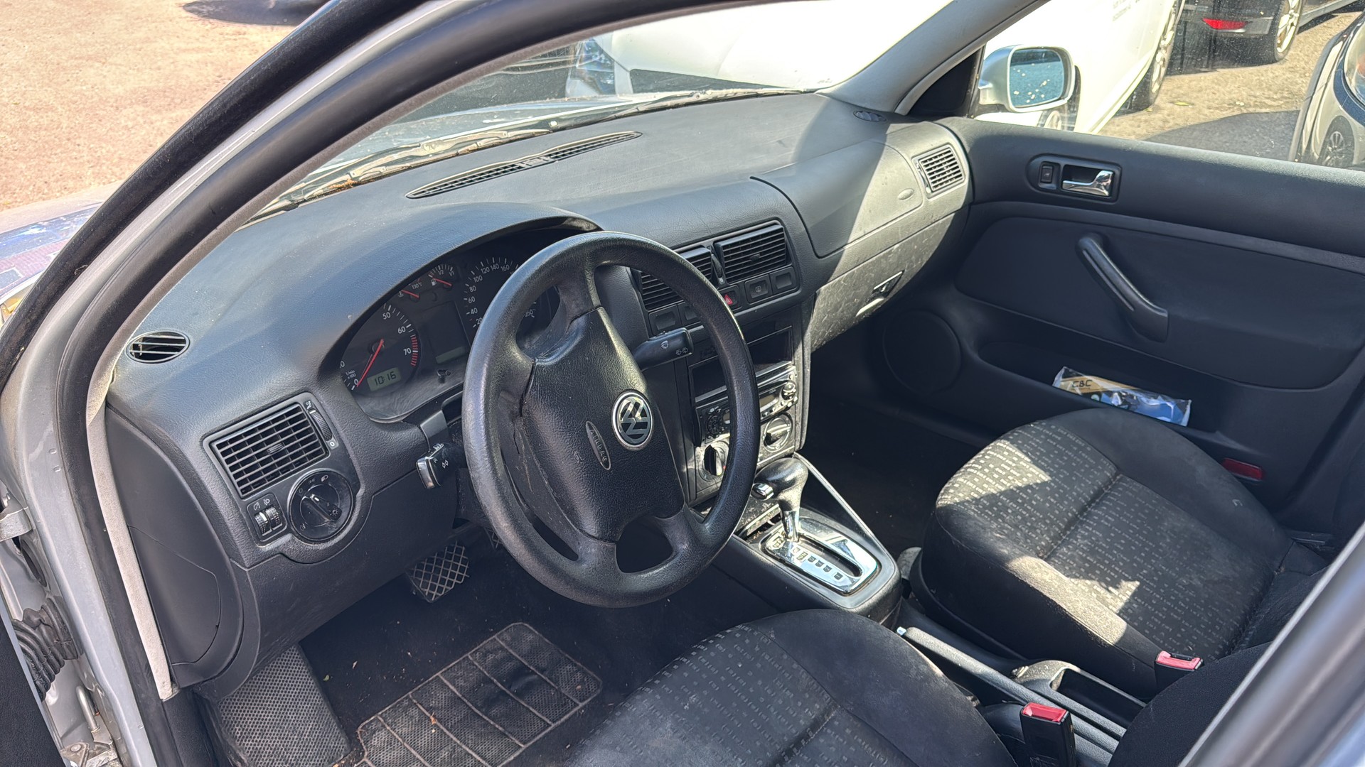 VW Golf 1.6 Comfortline Generation Automatic-image-3