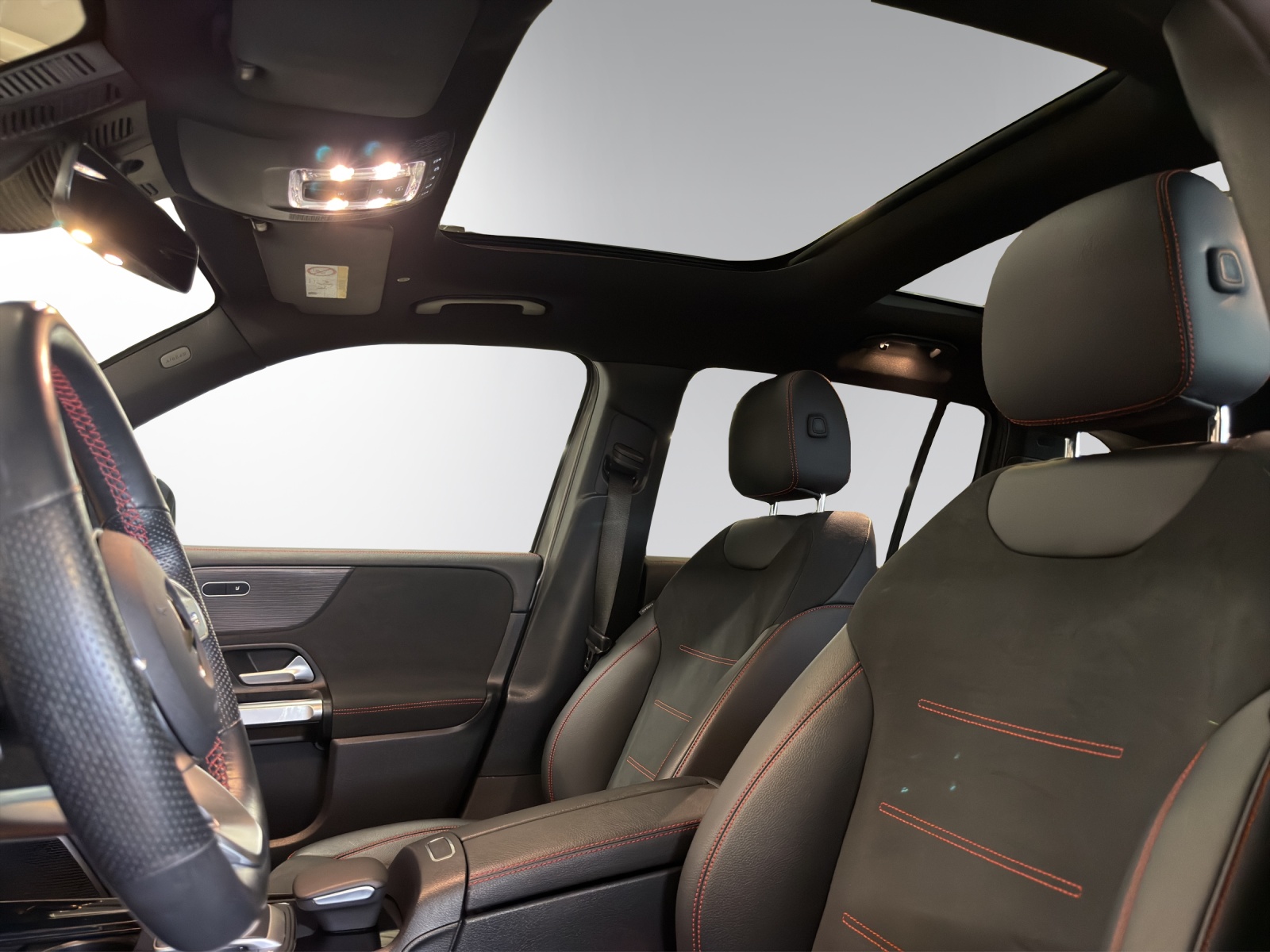 MERCEDES-BENZ GLB 250 4Matic AMG Line 8G-Tronic-image-9