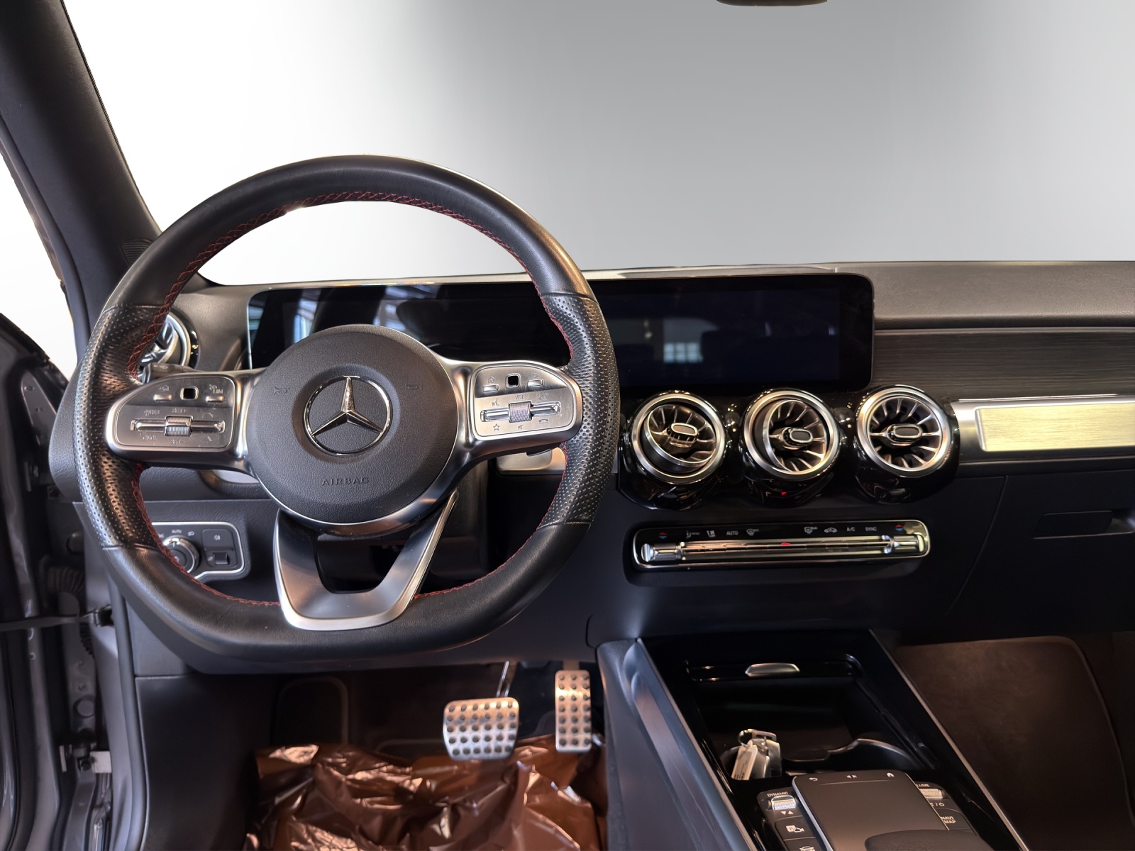MERCEDES-BENZ GLB 250 4Matic AMG Line 8G-Tronic-image-11