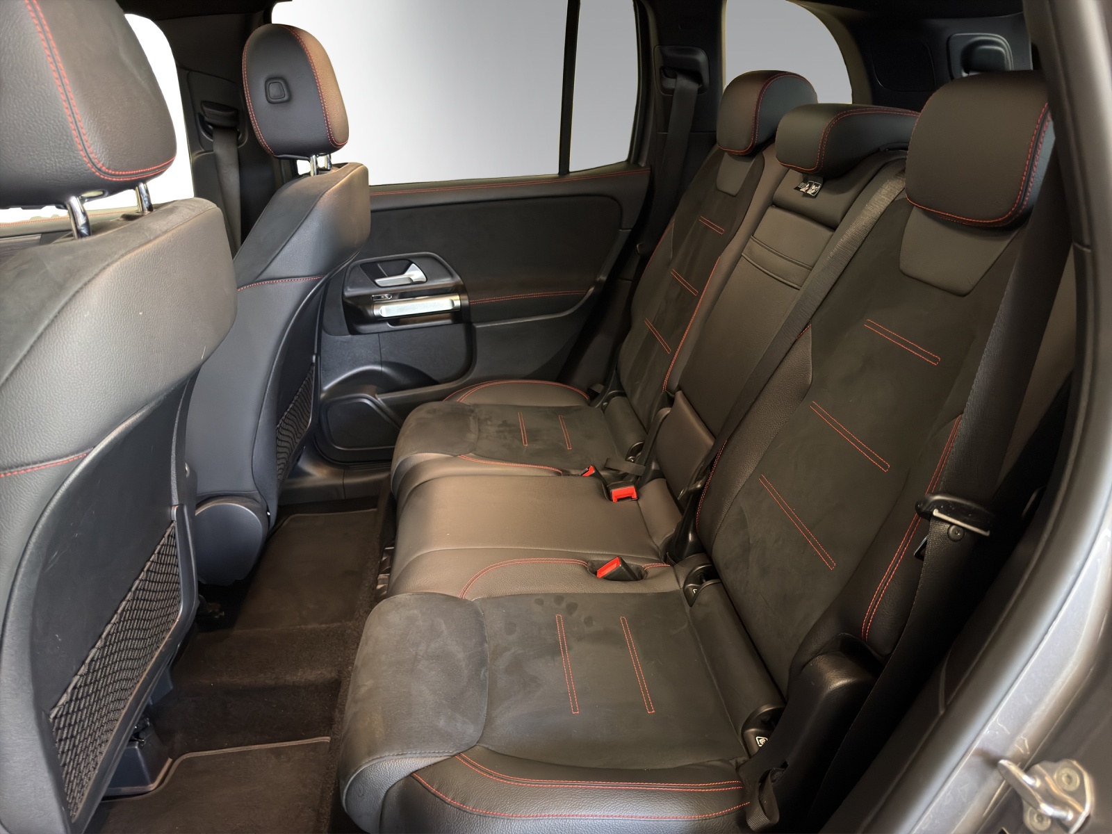 MERCEDES-BENZ GLB 250 4Matic AMG Line 8G-Tronic-image-10