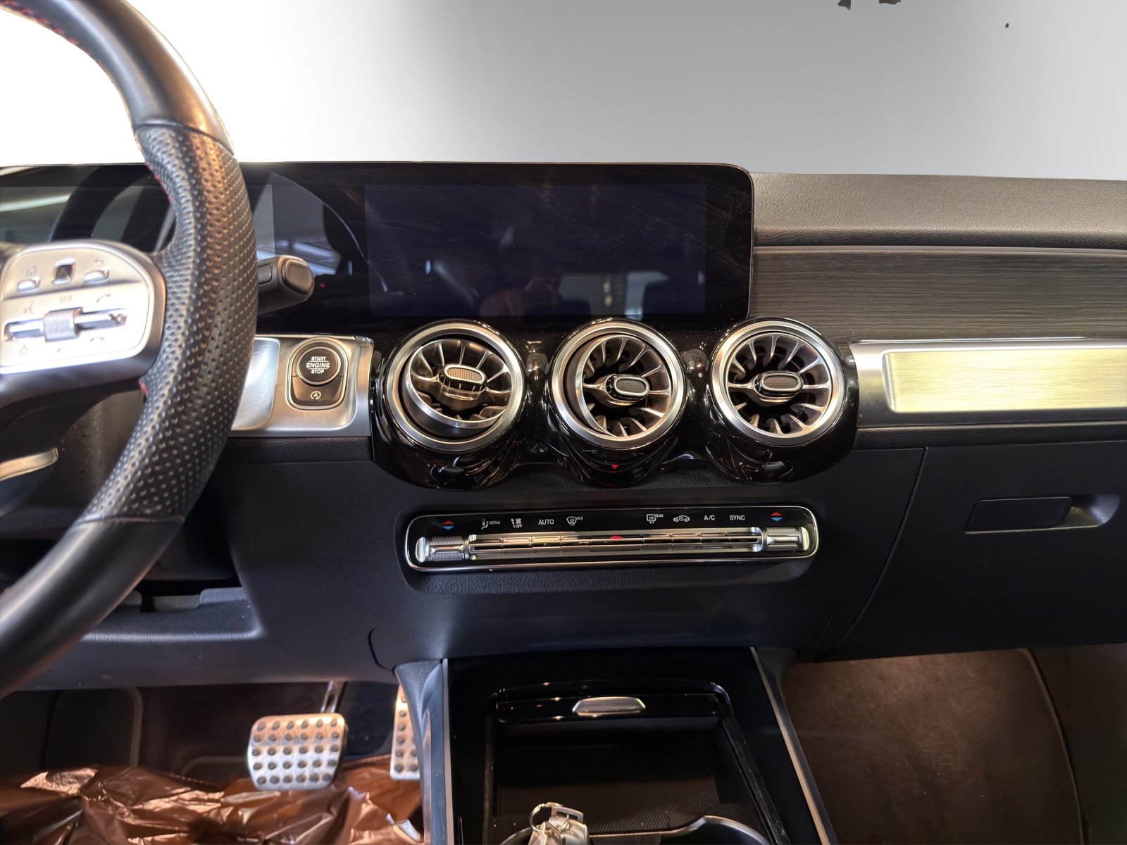 MERCEDES-BENZ GLB 250 4Matic AMG Line 8G-Tronic-image-12