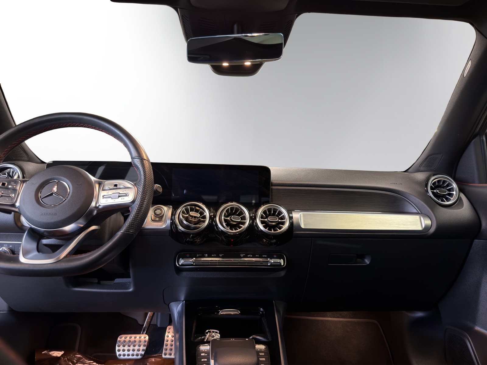 MERCEDES-BENZ GLB 250 4Matic AMG Line 8G-Tronic-image-14