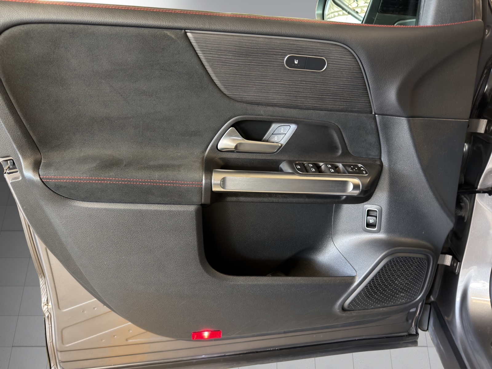 MERCEDES-BENZ GLB 250 4Matic AMG Line 8G-Tronic-image-7