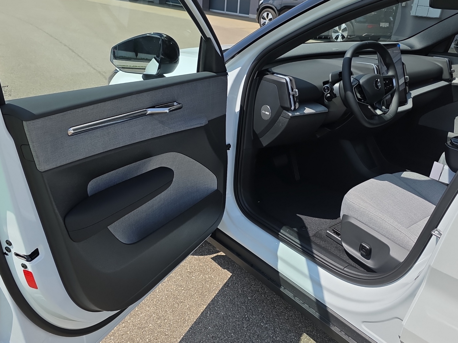 VOLVO EX 30 P8 Ultra AWD-image-18