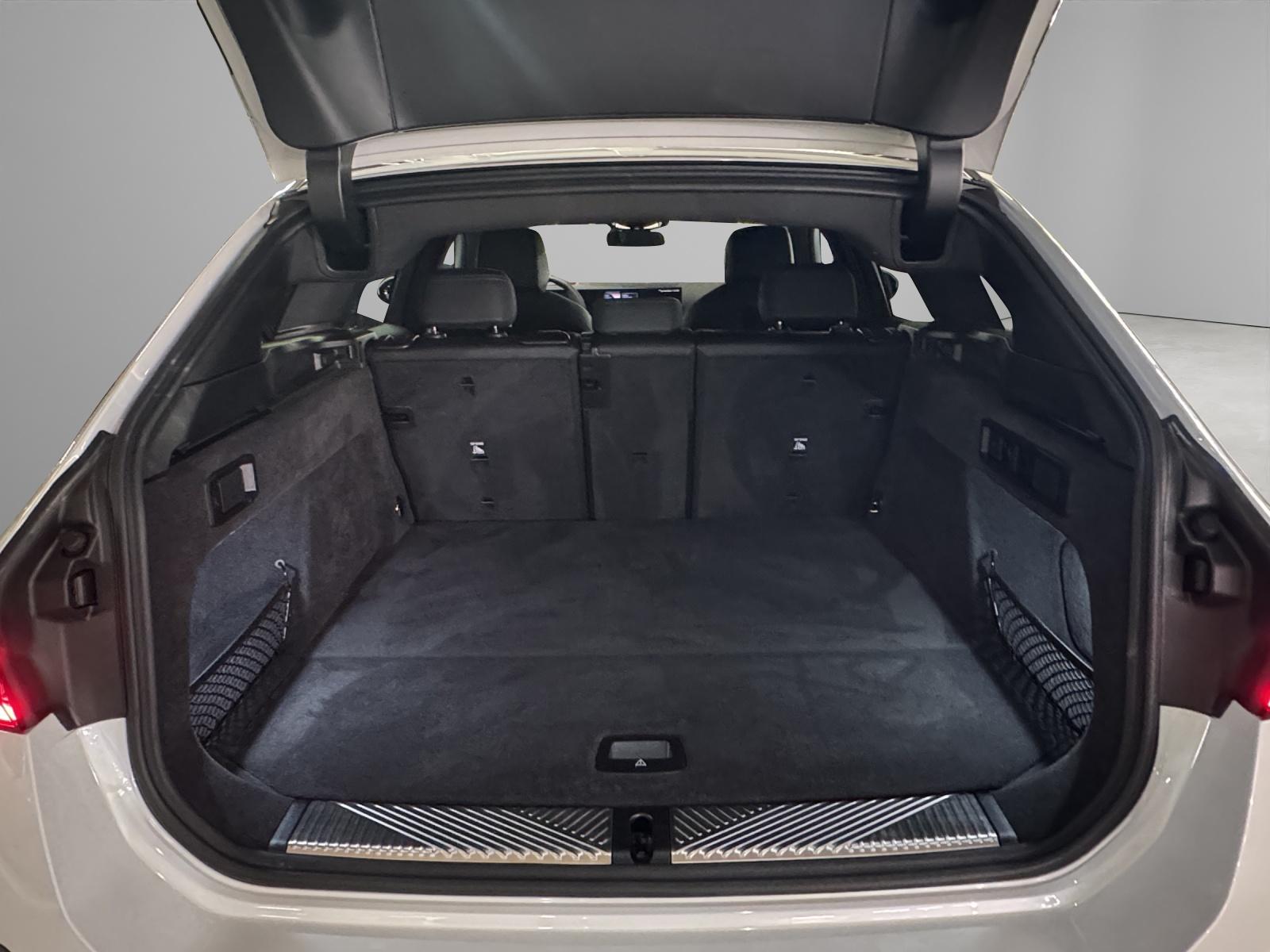 BMW 520d xDrive Touring-image-9