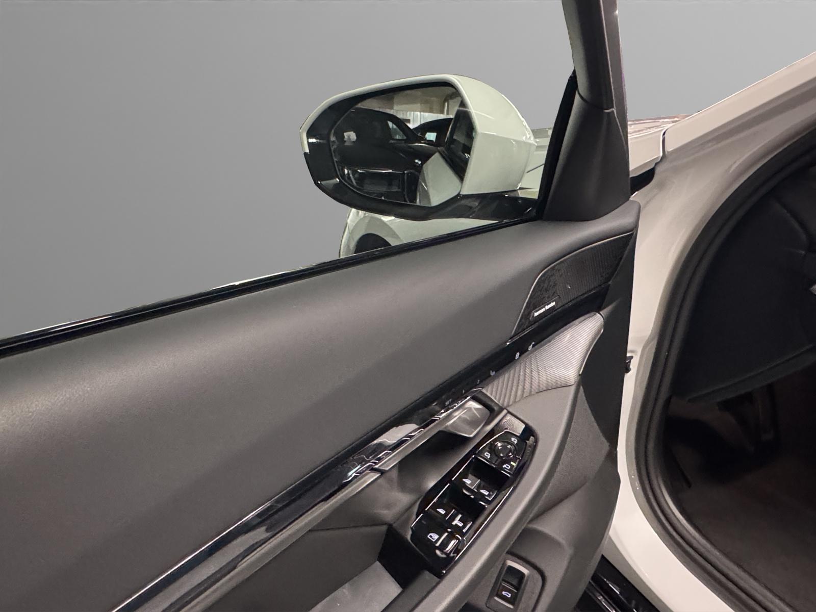 BMW 520d xDrive Touring-image-12