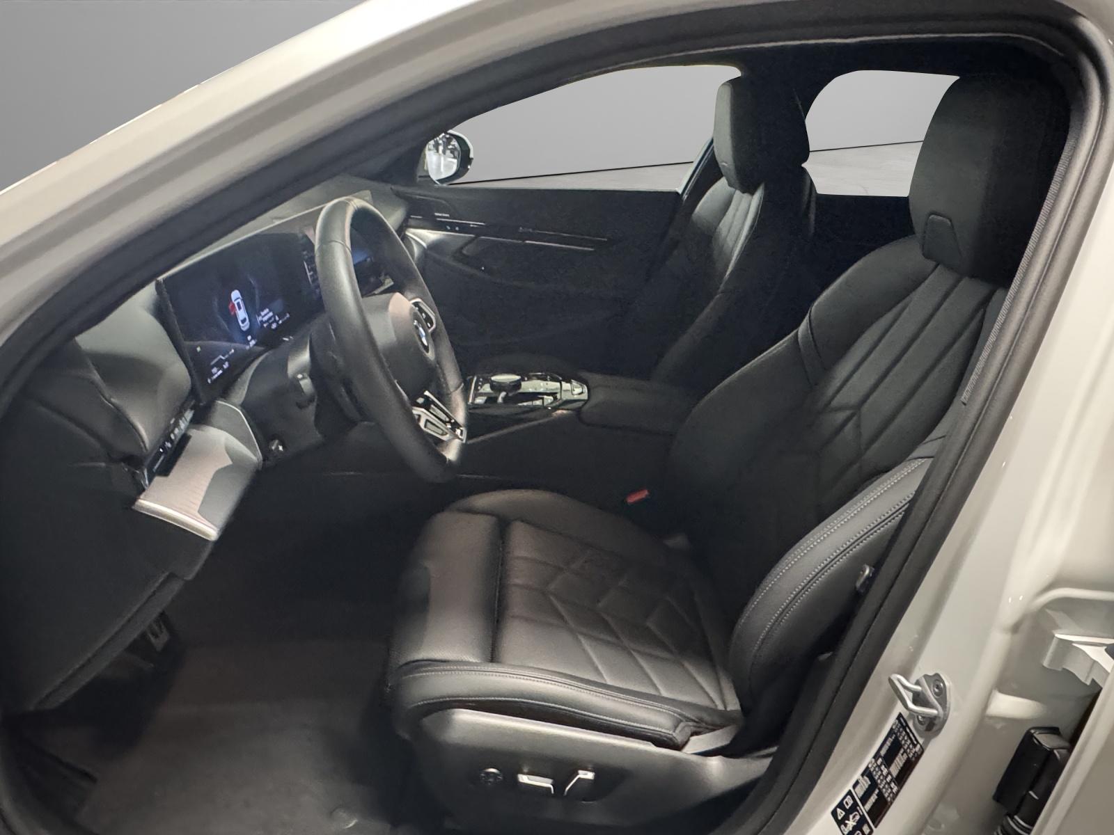 BMW 520d xDrive Touring-image-10