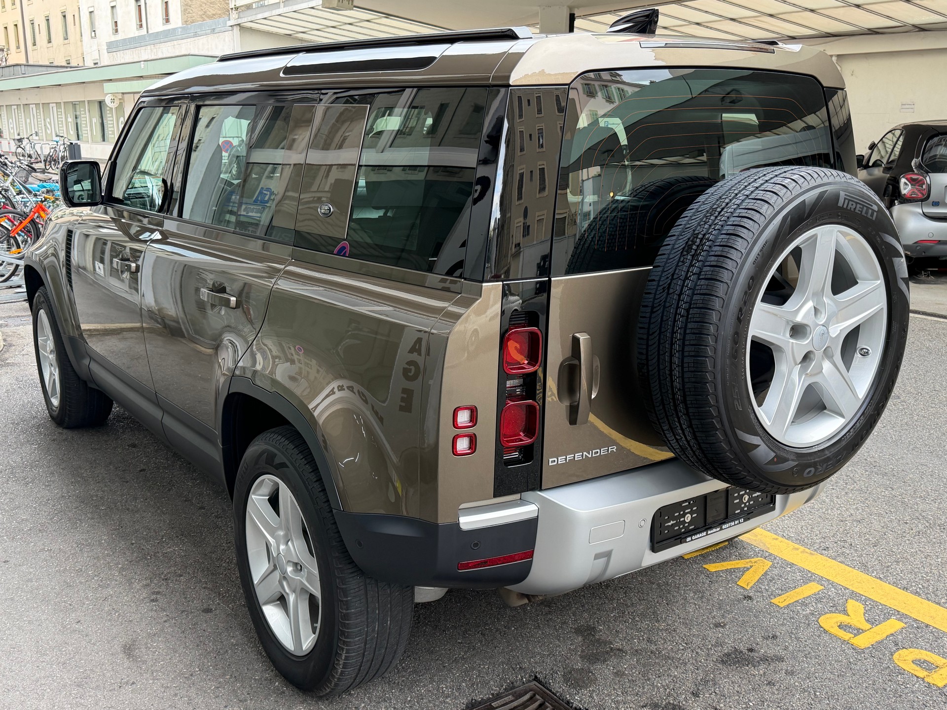 LAND ROVER Defender 110 P300 Si4 X-Dynamic SE AT8-image-3