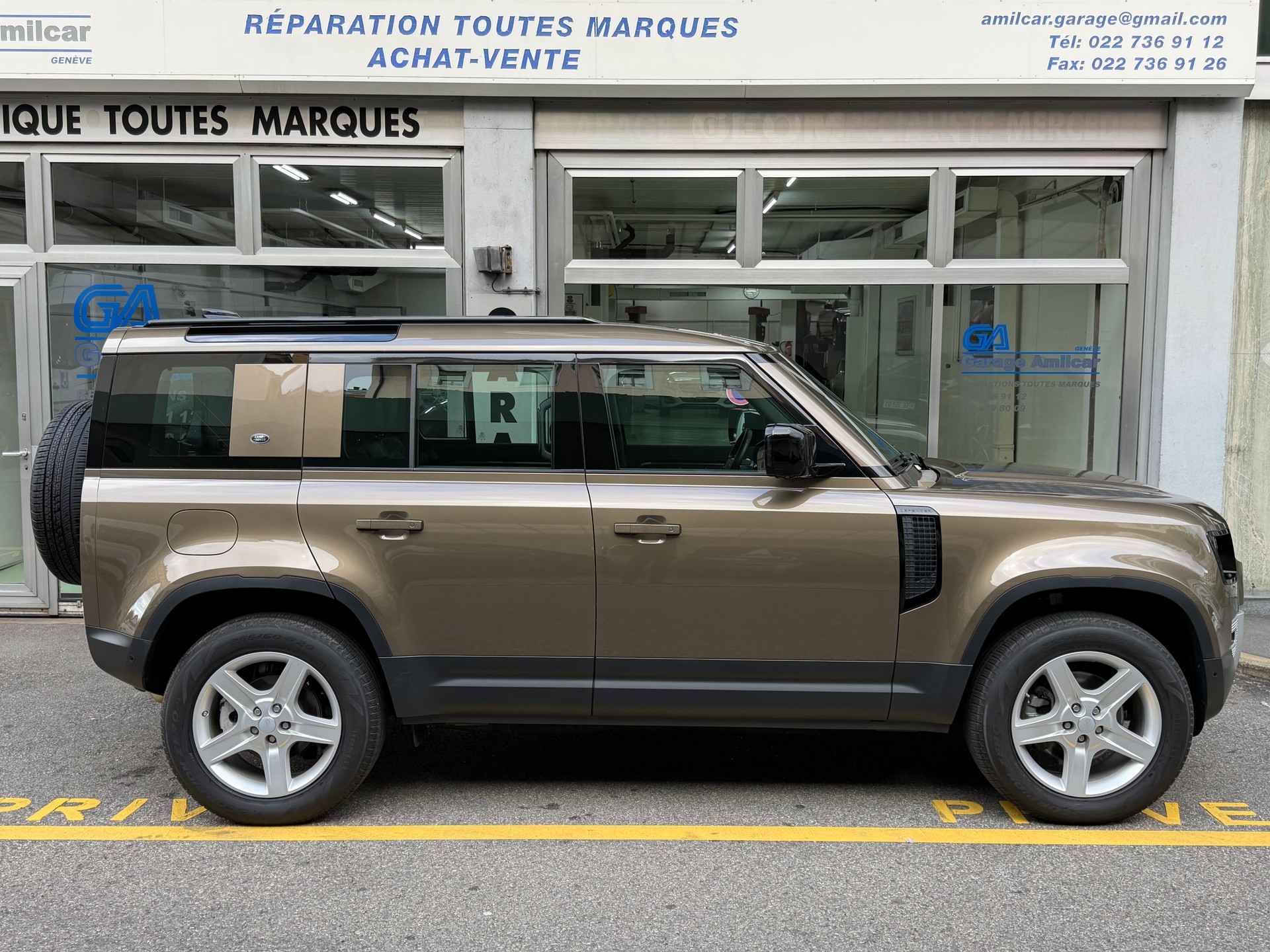 LAND ROVER Defender 110 P300 Si4 X-Dynamic SE AT8-image-15