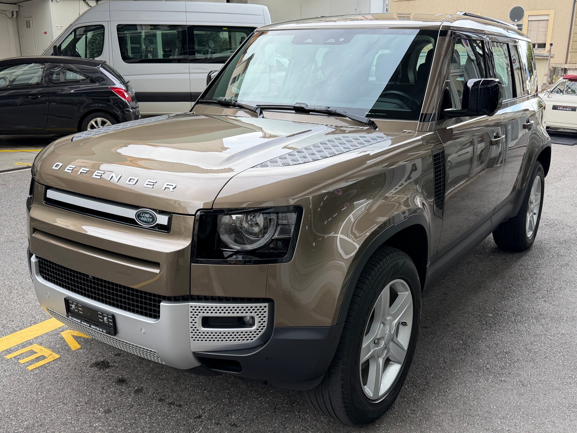 LAND ROVER Defender 110 P300 Si4 X-Dynamic SE AT8-image-0