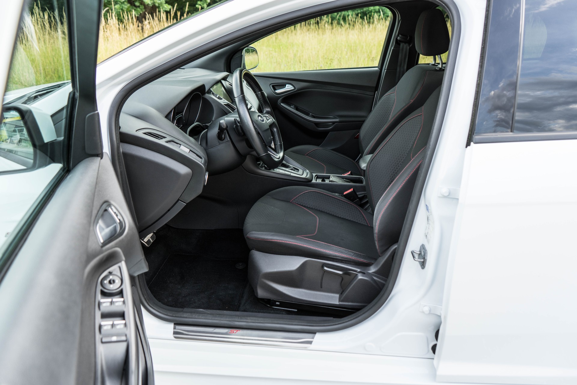 FORD Focus 1.5 SCTi ST Line Automatic-image-9