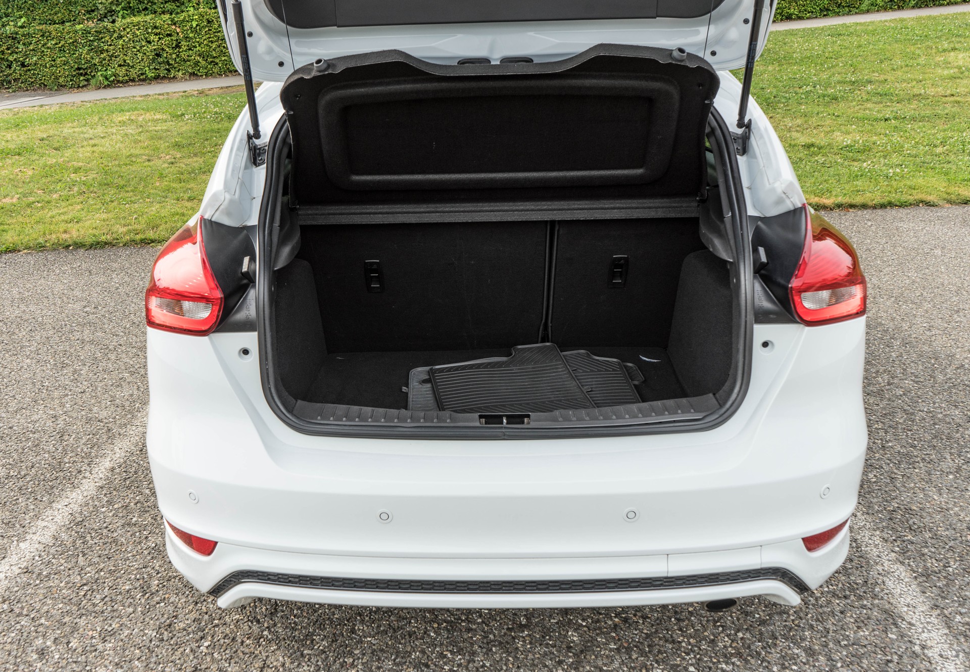 FORD Focus 1.5 SCTi ST Line Automatic-image-6