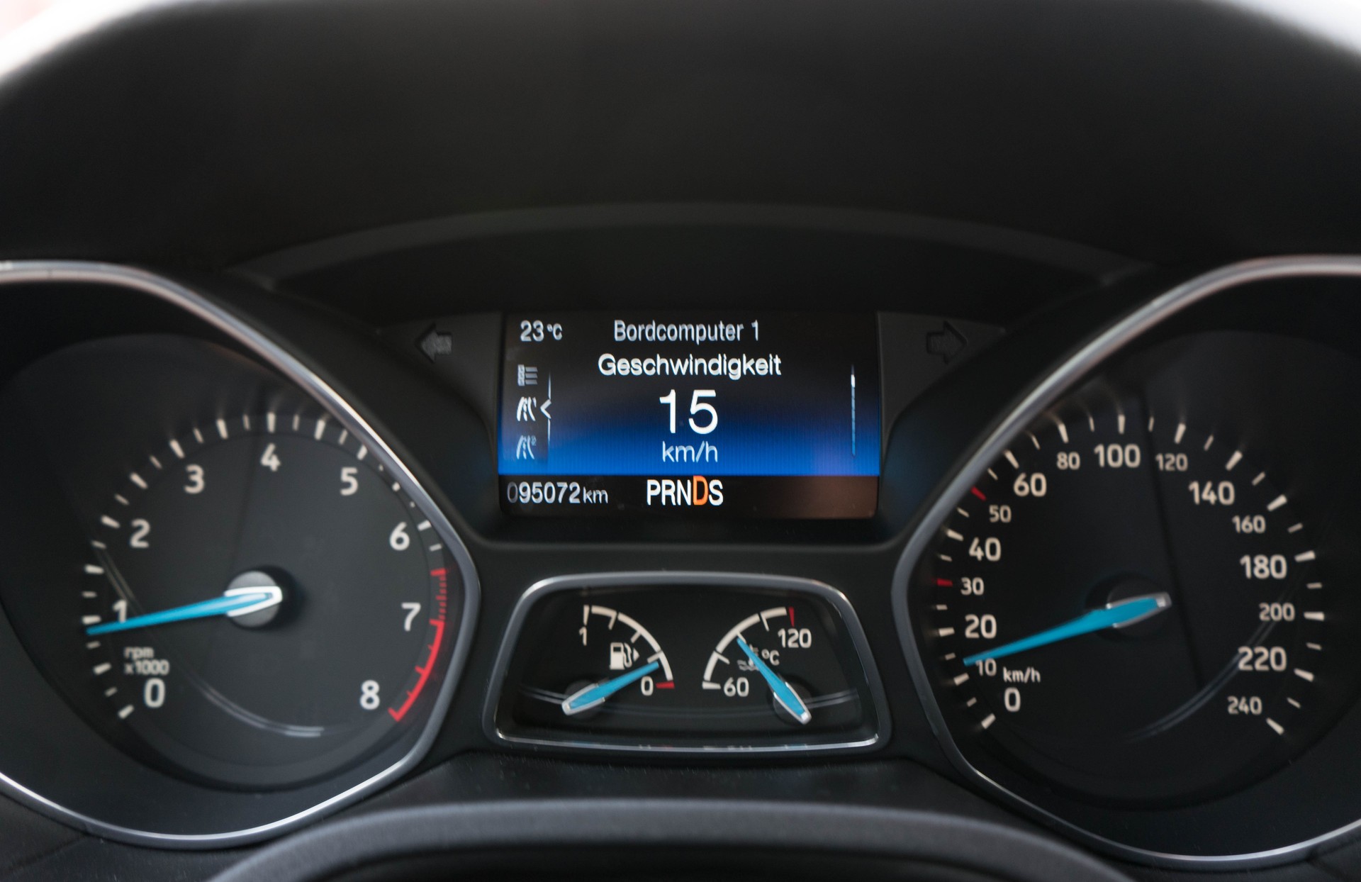 FORD Focus 1.5 SCTi ST Line Automatic-image-13