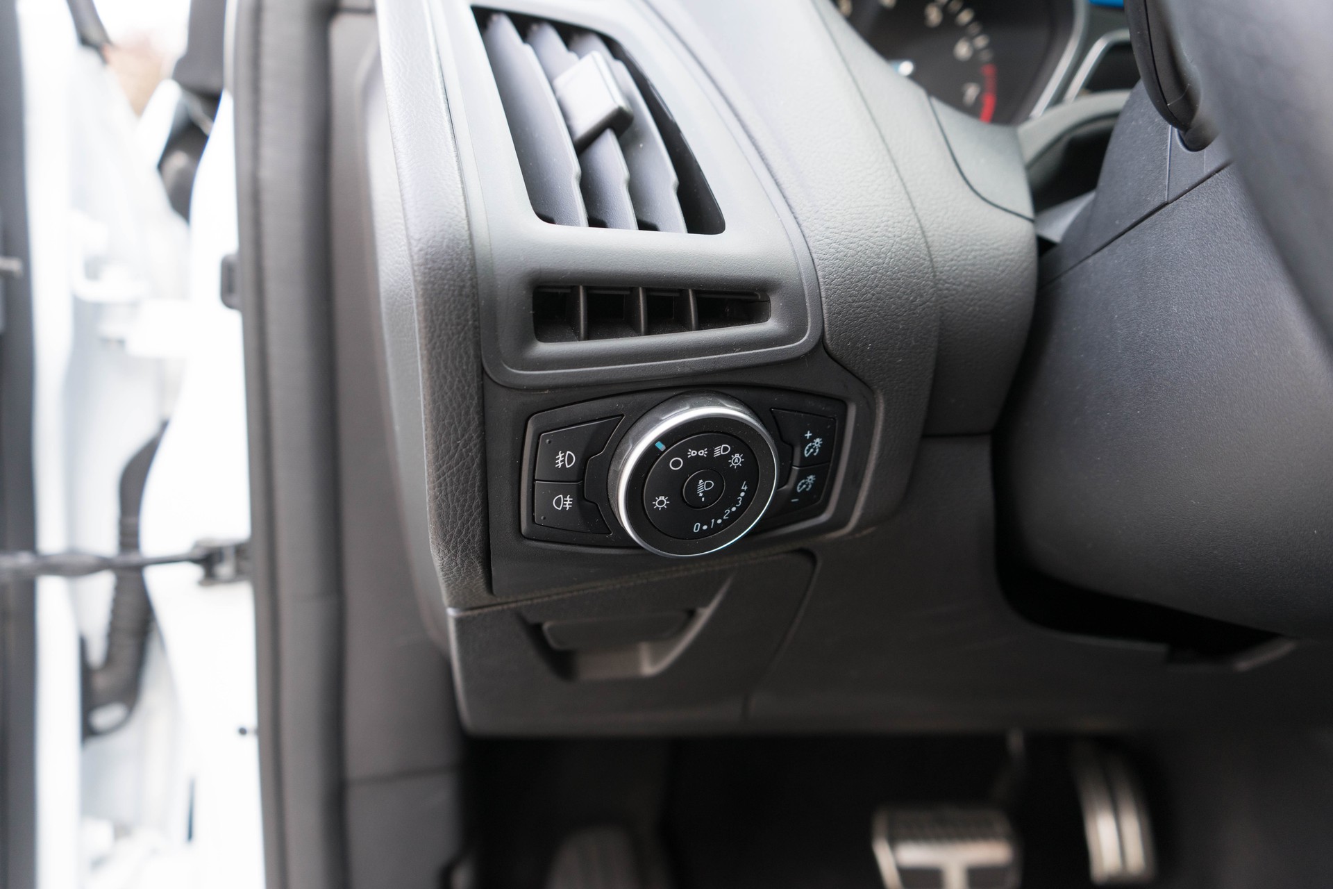 FORD Focus 1.5 SCTi ST Line Automatic-image-14