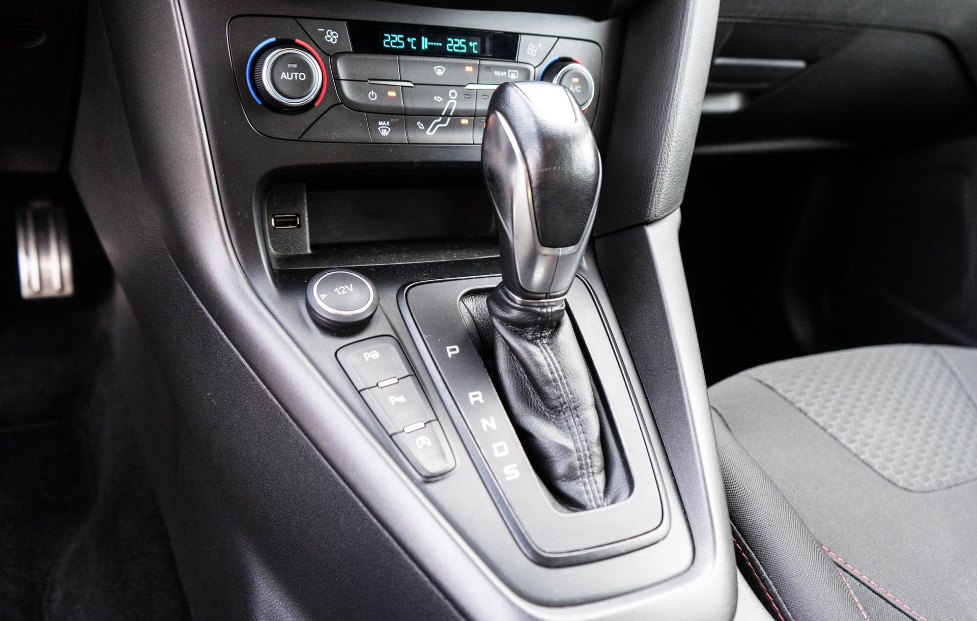 FORD Focus 1.5 SCTi ST Line Automatic-image-15
