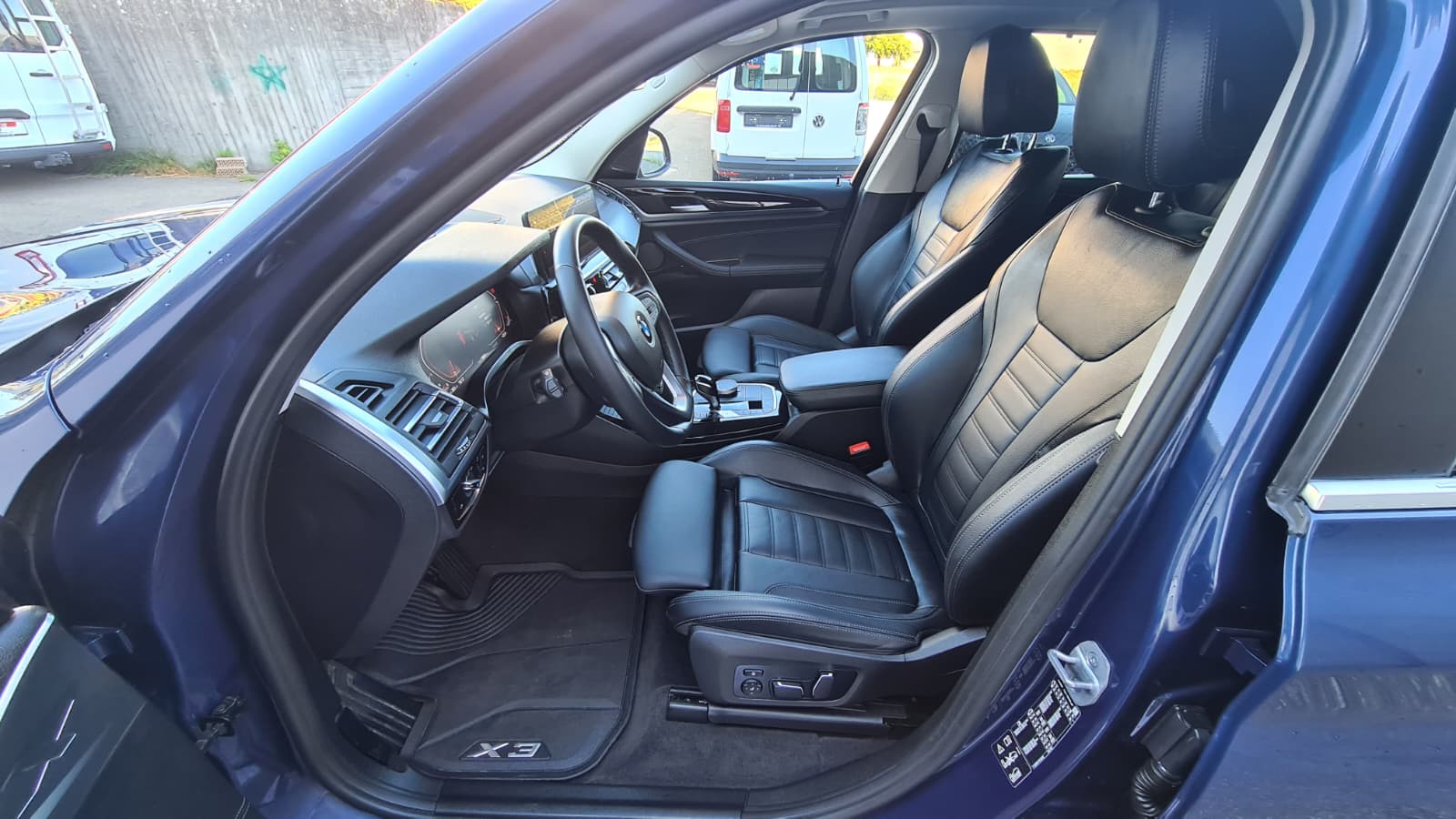 BMW X3 xDrive 48V 30d ** Voll-Leder ** Gr-Navi ** RF-Kamera 360° ** Abstandsregelsysteme ** Anh-Kupplung ** Panorama-Glasdach **-image-20