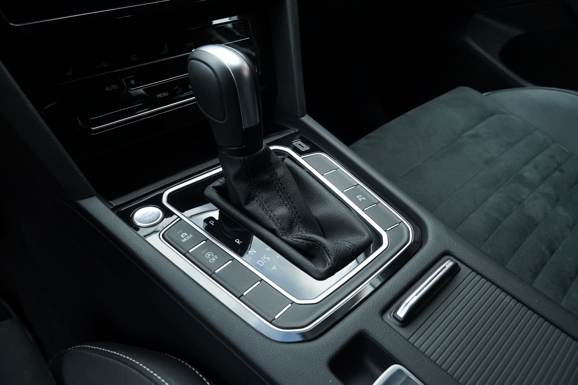 VW Passat 2.0 TDI BMT Elegance DSG *CH Fahrzeug*-image-9