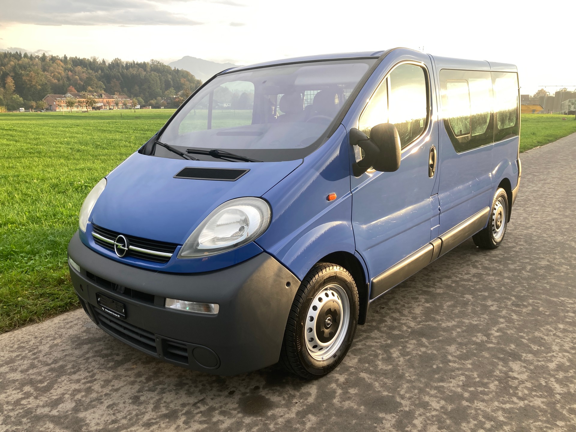 OPEL Vivaro 2.5 CDTI 2.7t L1H1 9 Sitzer-image-0