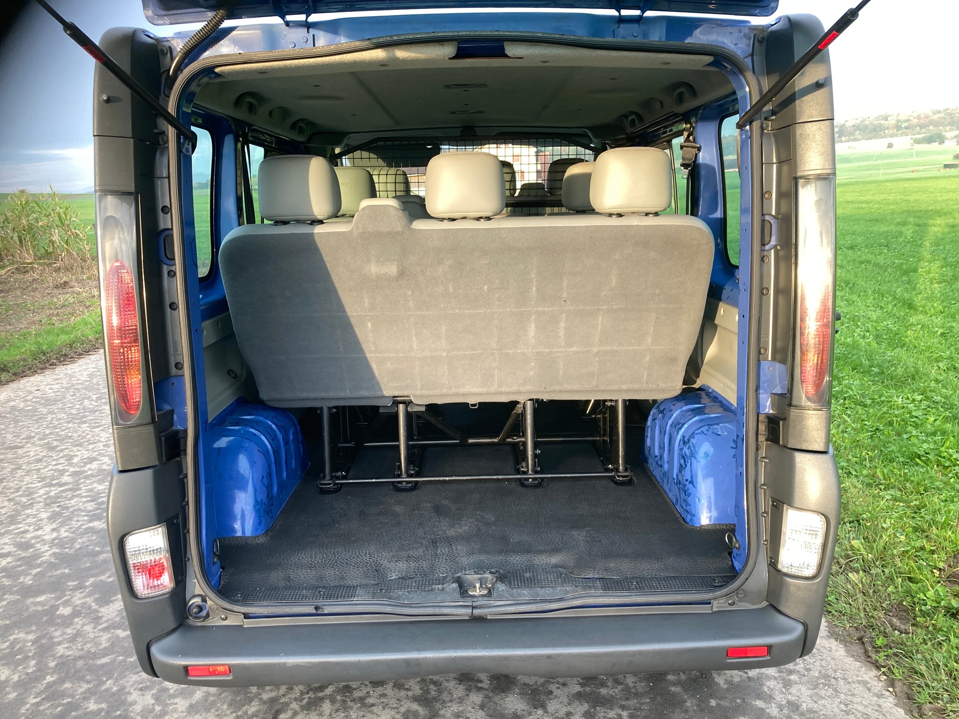 OPEL Vivaro 2.5 CDTI 2.7t L1H1 9 Sitzer-image-5