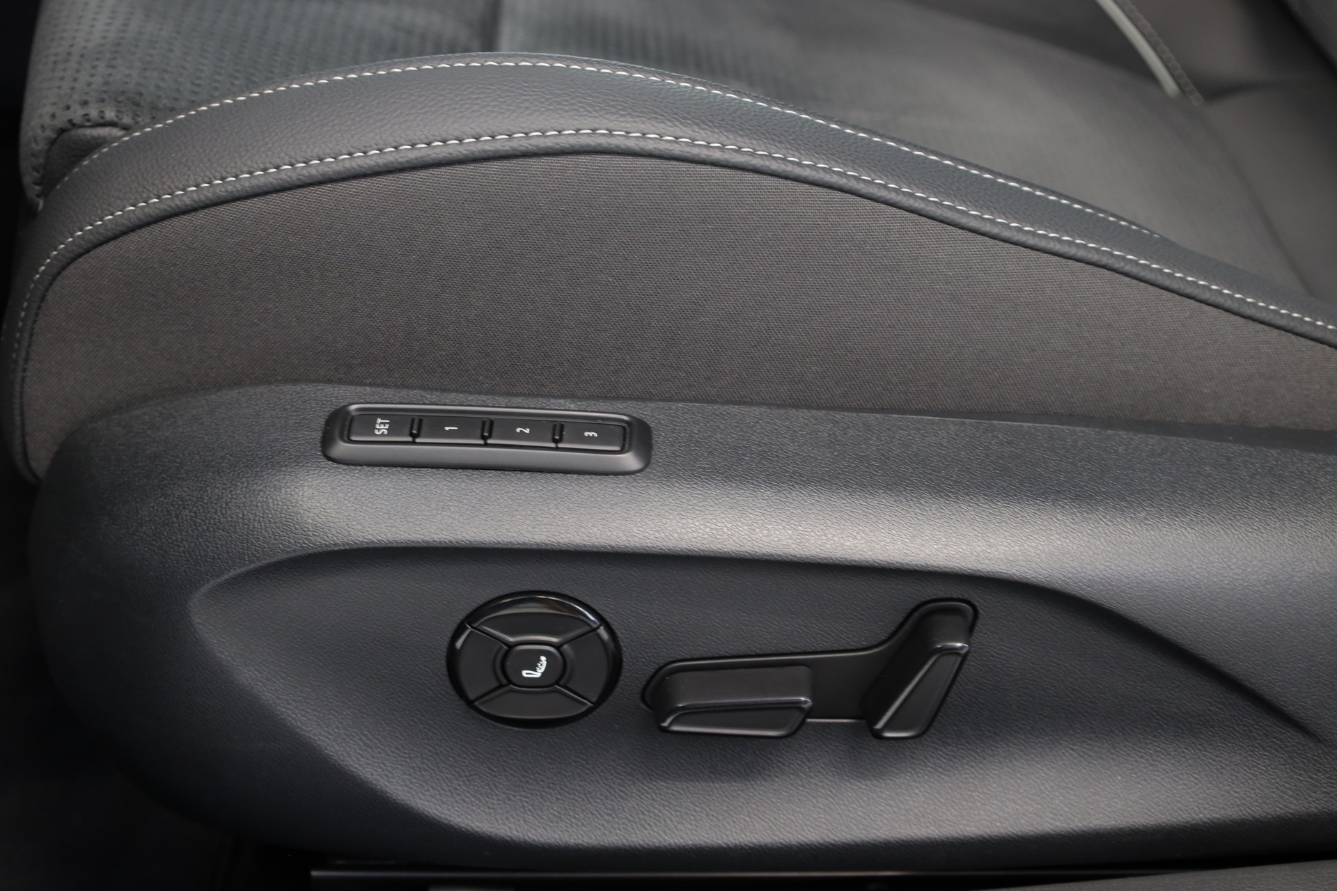 SKODA Superb Combi 2.0 TDi Sportline 4x4 DSG-image-10