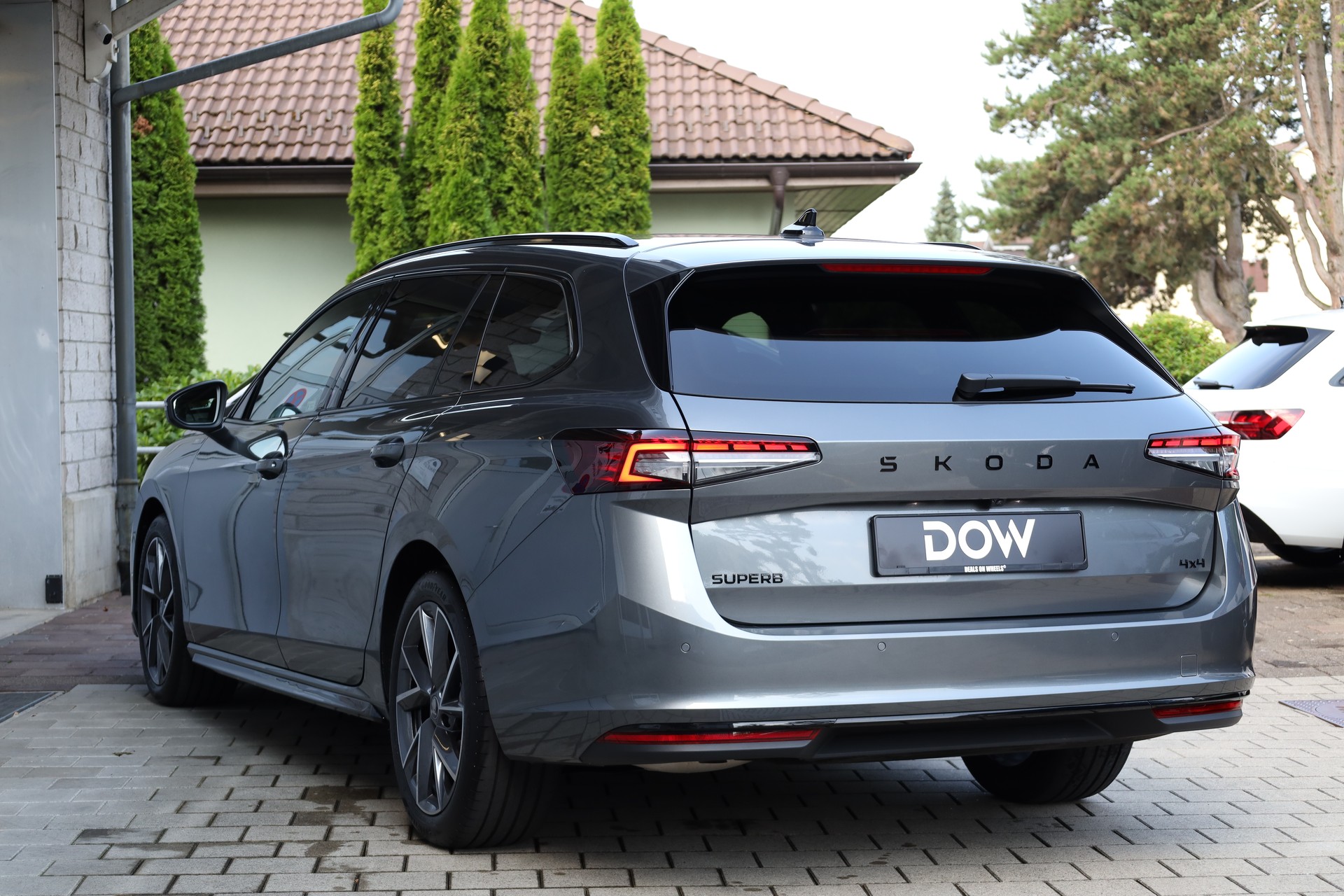 SKODA Superb Combi 2.0 TDi Sportline 4x4 DSG-image-3