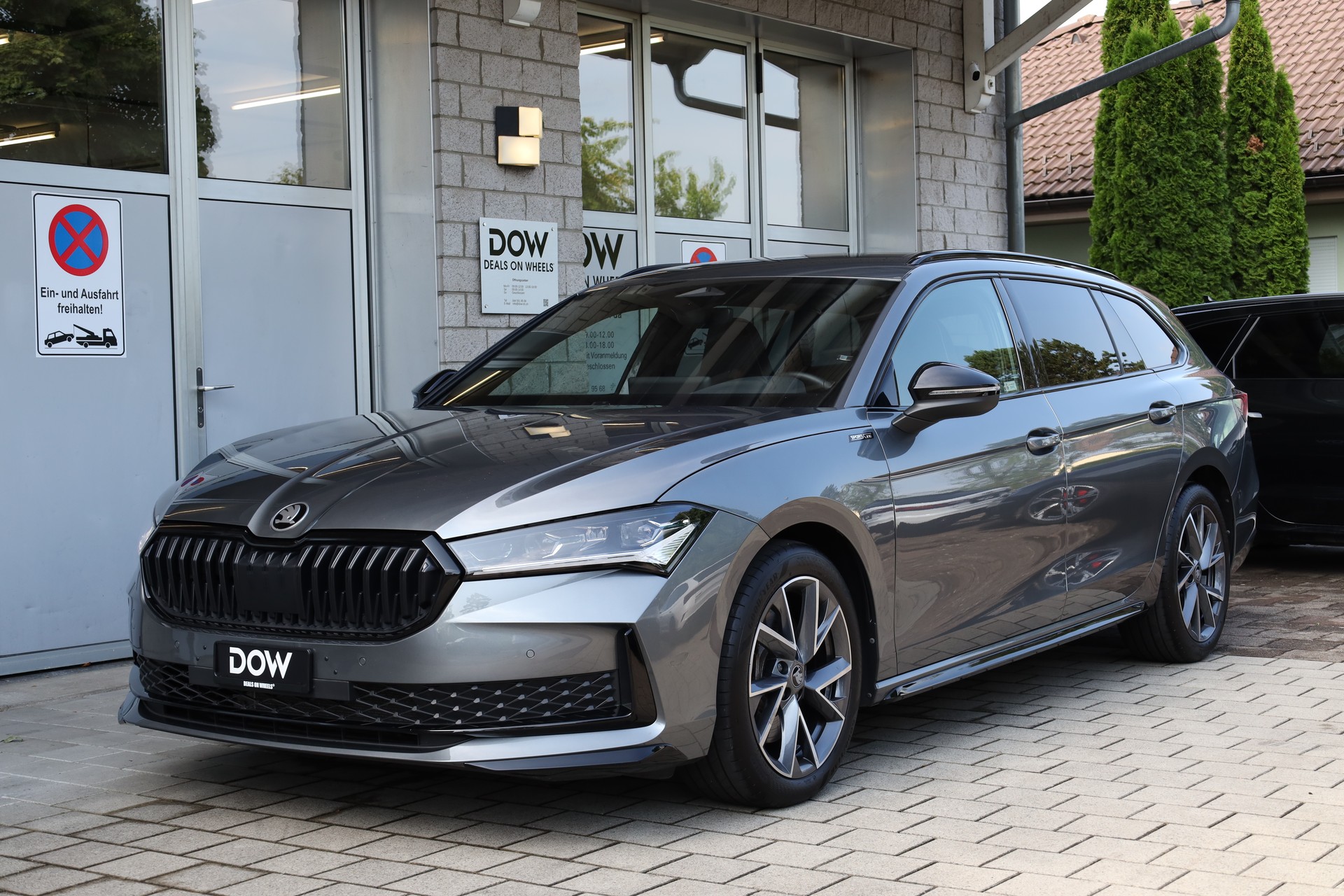 SKODA Superb Combi 2.0 TDi Sportline 4x4 DSG-image-2