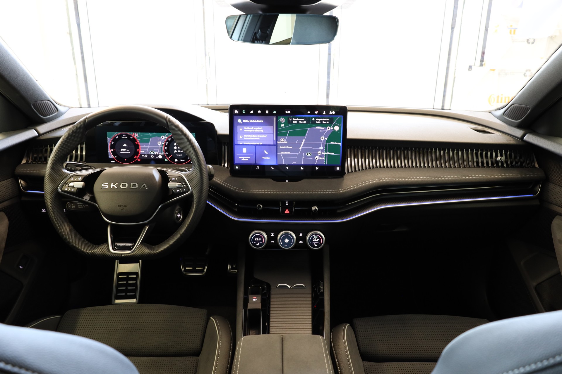 SKODA Superb Combi 2.0 TDi Sportline 4x4 DSG-image-9
