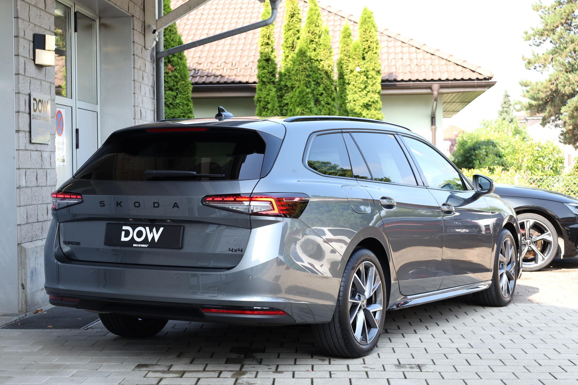 SKODA Superb Combi 2.0 TDi Sportline 4x4 DSG-image-4