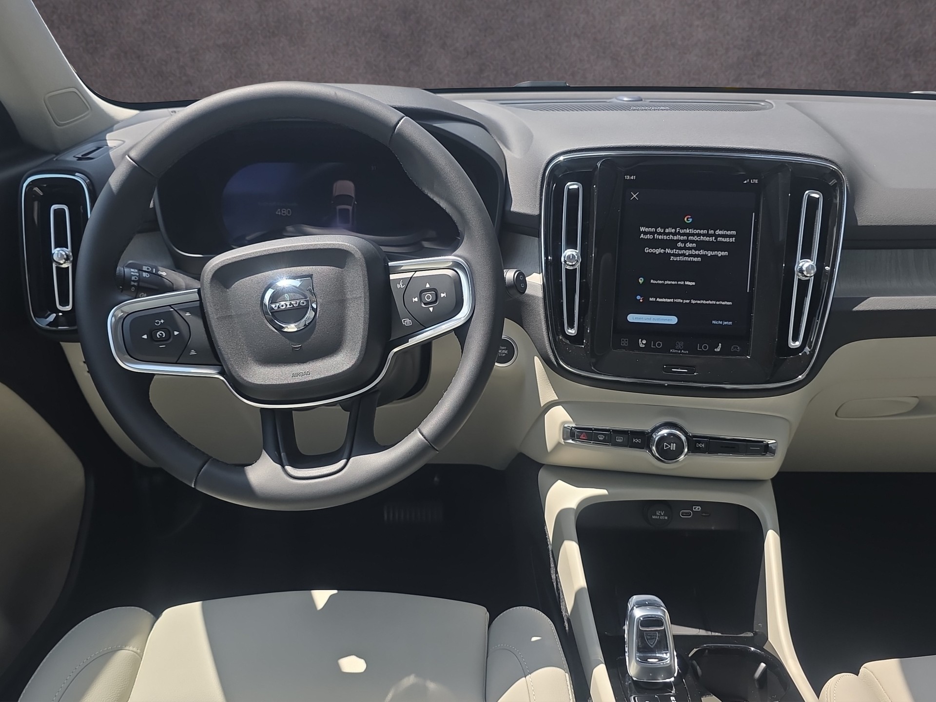 VOLVO XC40 2.0 B4 MH Ultra Dark-image-12