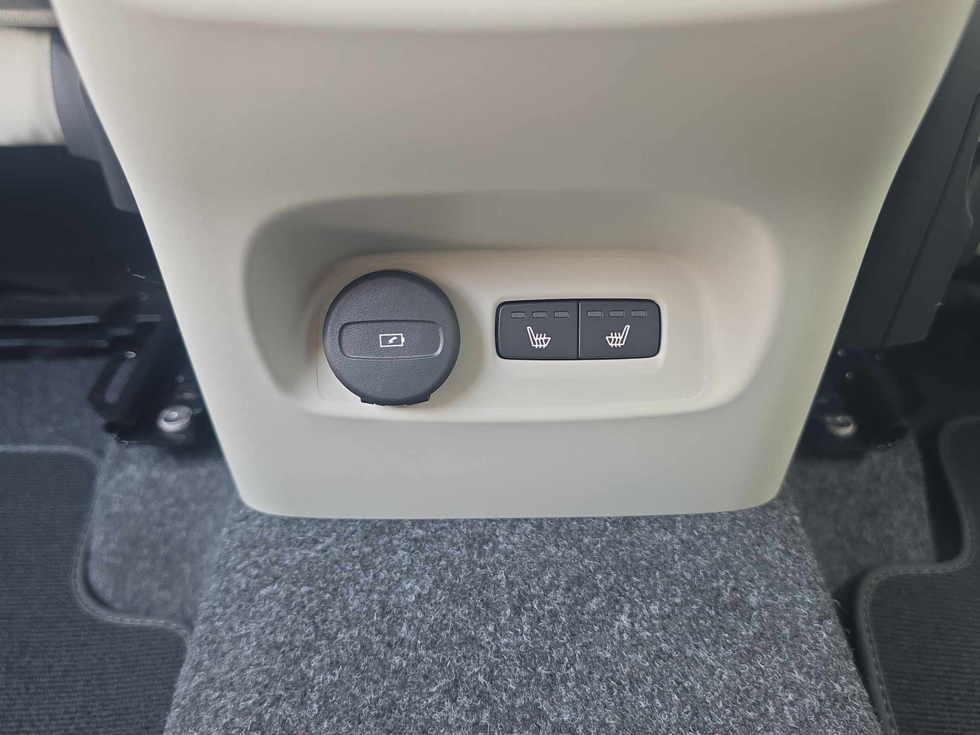 VOLVO XC40 2.0 B4 MH Ultra Dark-image-19