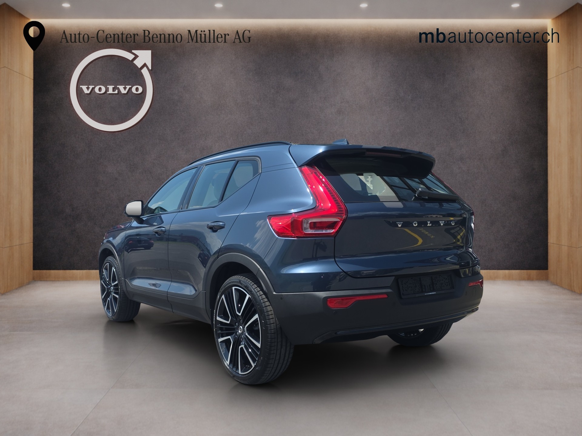 VOLVO XC40 2.0 B4 MH Ultra Dark-image-2