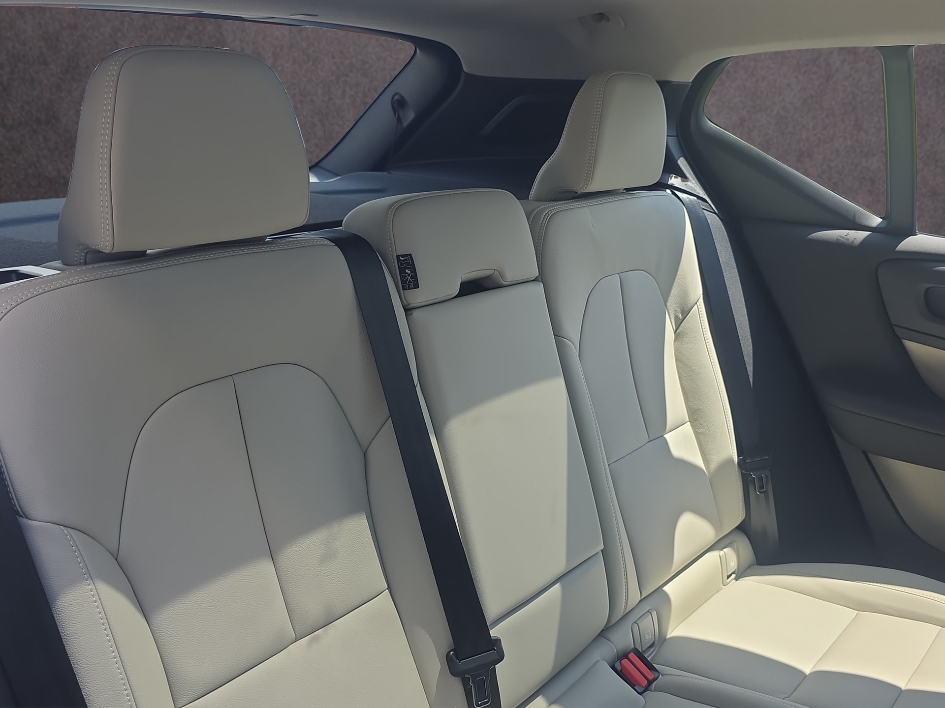 VOLVO XC40 2.0 B4 MH Ultra Dark-image-16