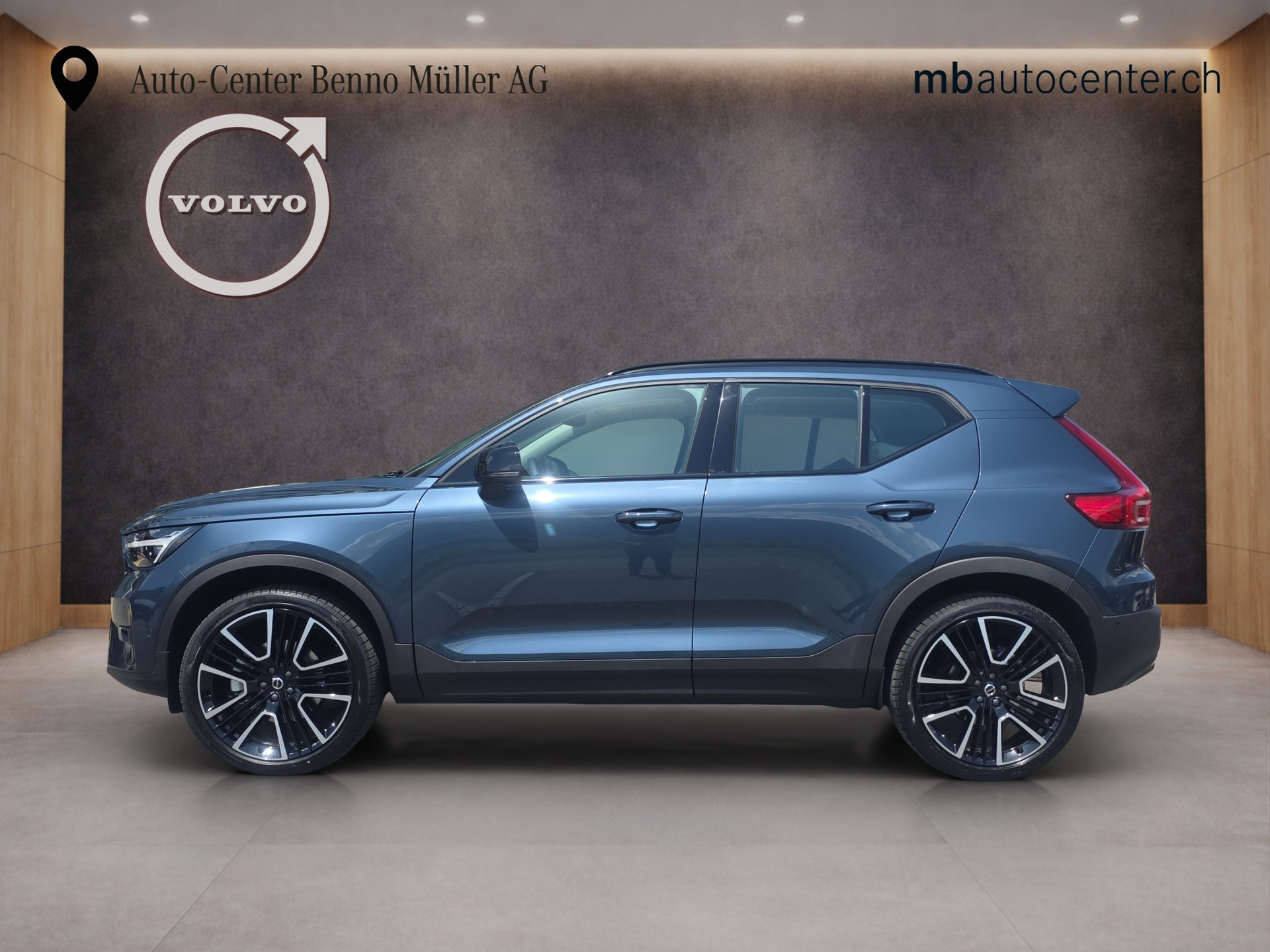 VOLVO XC40 2.0 B4 MH Ultra Dark-image-1