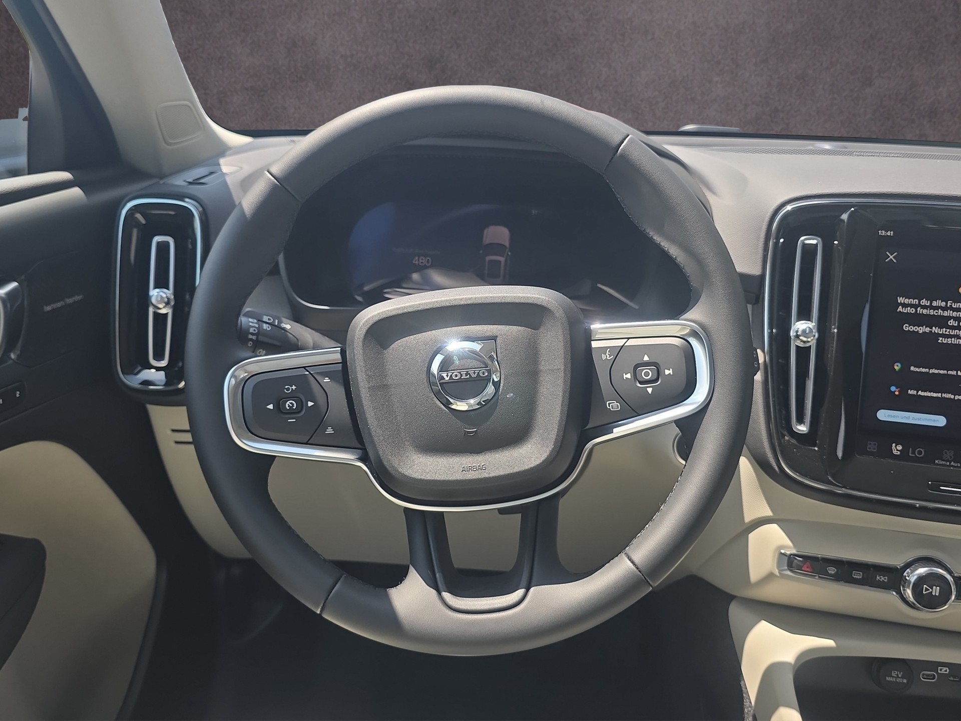 VOLVO XC40 2.0 B4 MH Ultra Dark-image-13