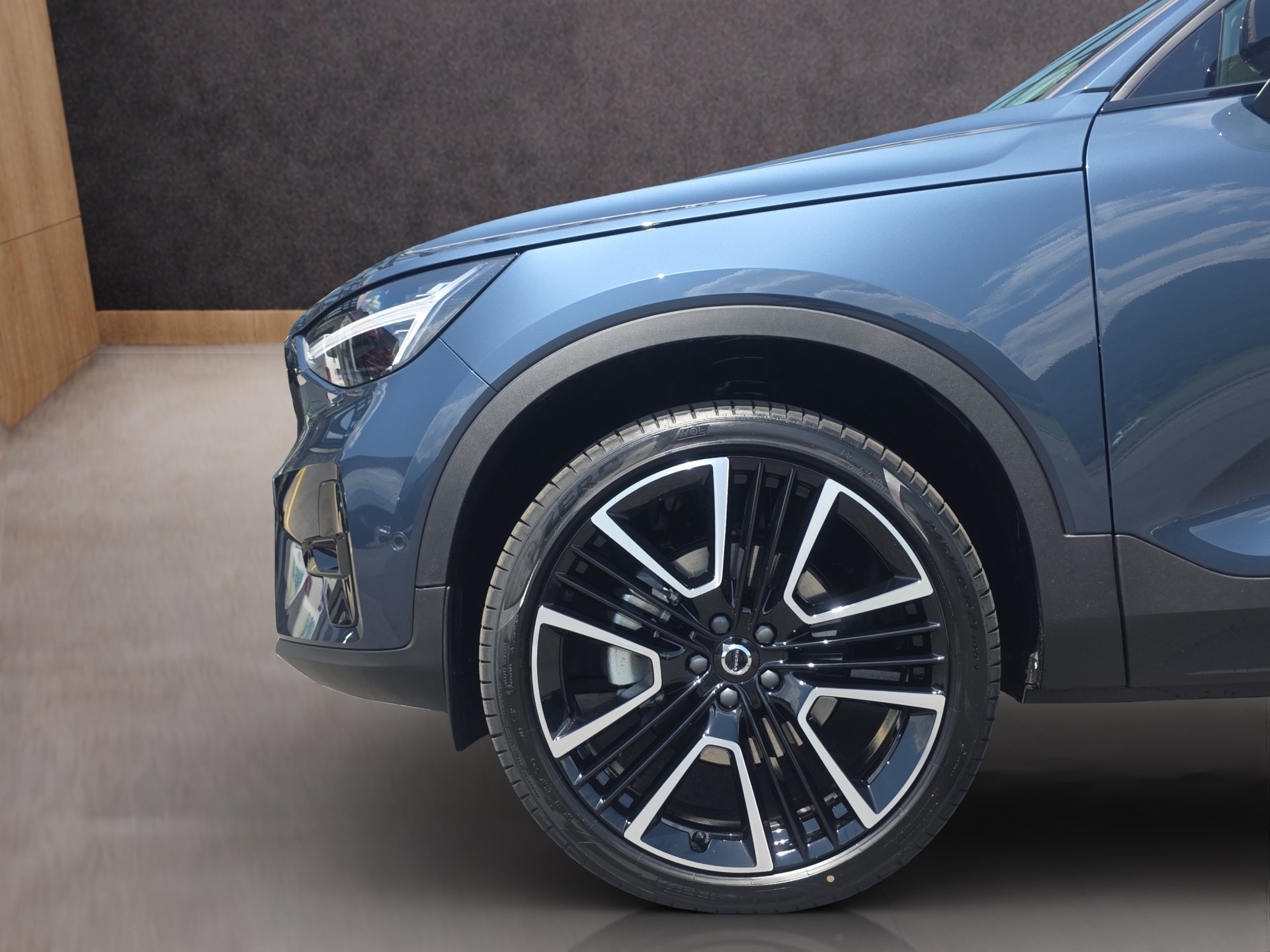 VOLVO XC40 2.0 B4 MH Ultra Dark-image-9
