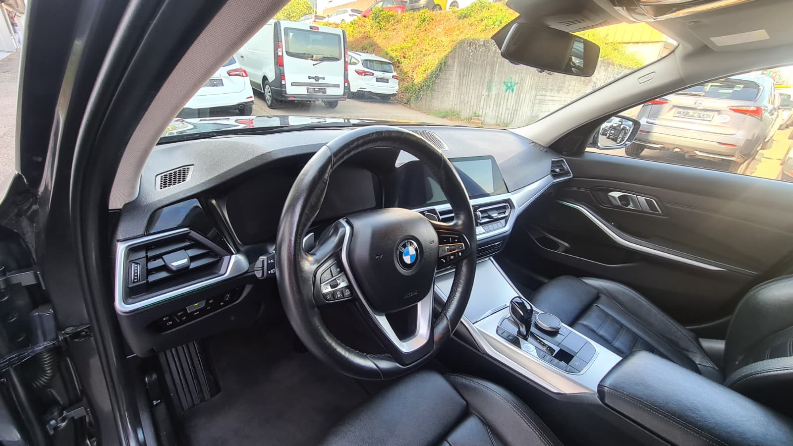 BMW 320d xDrive 48V Touring Steptronic ** Voll-Leder ** Gr-Navi ** RF-Kamera 360° ** Abstandsregelsysteme ** Sitzmemory ** Ab MFK **-image-18