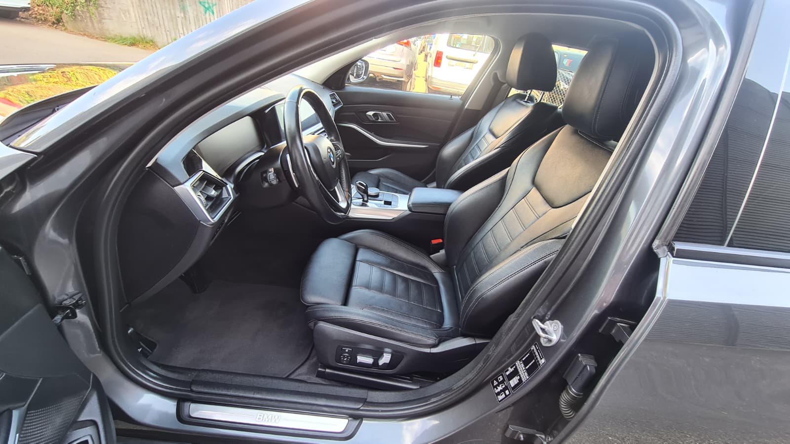 BMW 320d xDrive 48V Touring Steptronic ** Voll-Leder ** Gr-Navi ** RF-Kamera 360° ** Abstandsregelsysteme ** Sitzmemory ** Ab MFK **-image-20