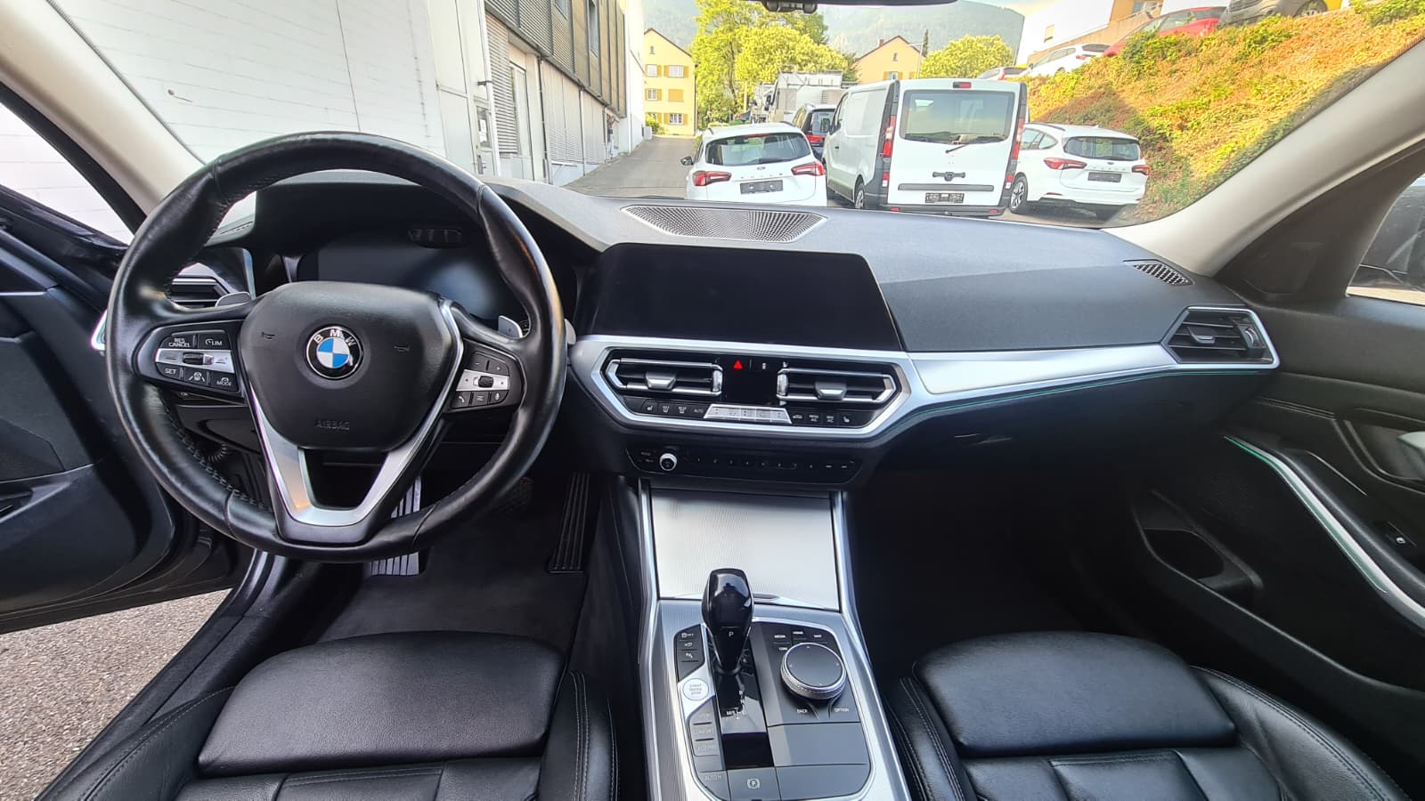 BMW 320d xDrive 48V Touring Steptronic ** Voll-Leder ** Gr-Navi ** RF-Kamera 360° ** Abstandsregelsysteme ** Sitzmemory ** Ab MFK **-image-19