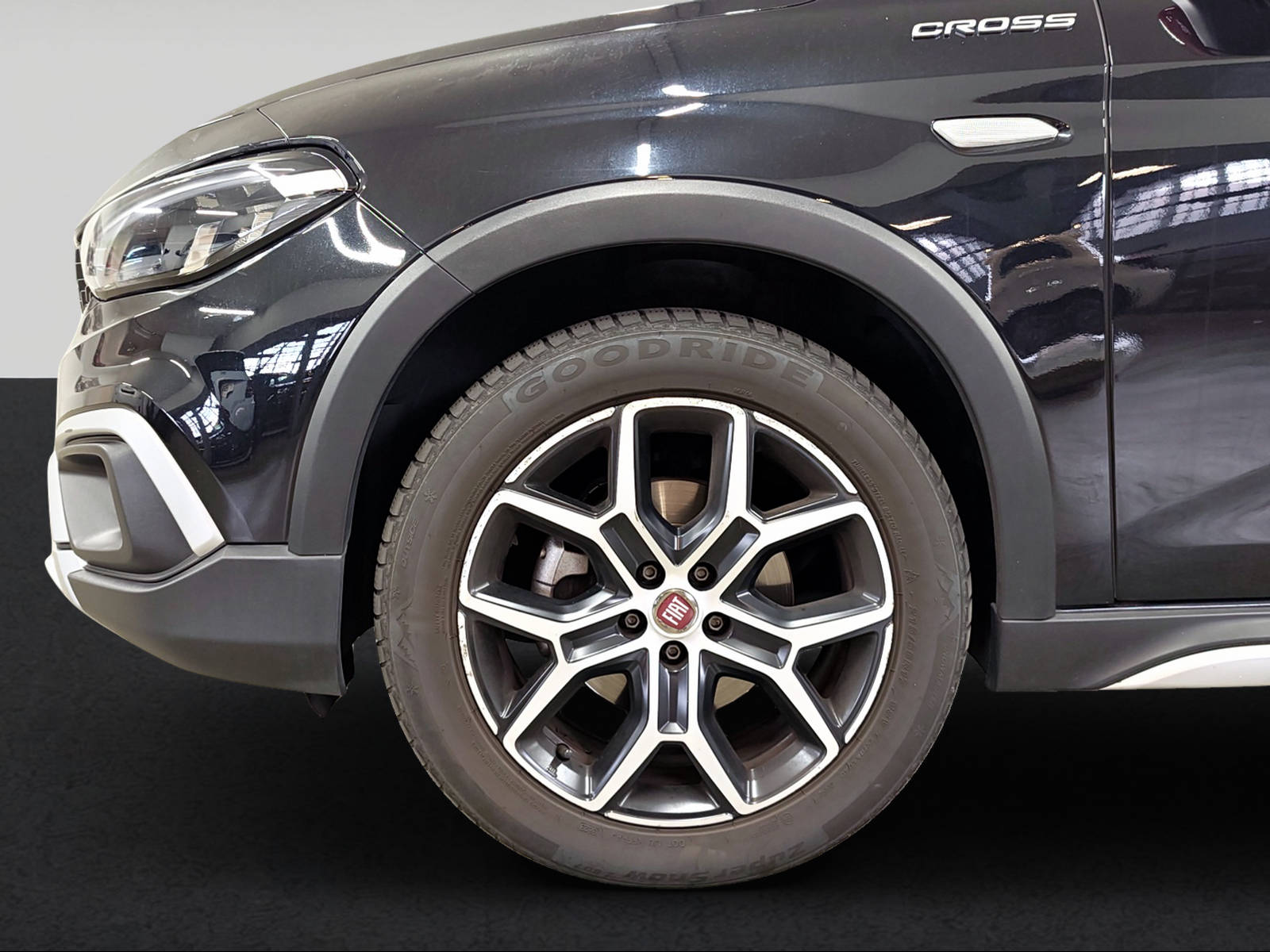 FIAT Tipo Hybrid 1.5 Cross-image-2