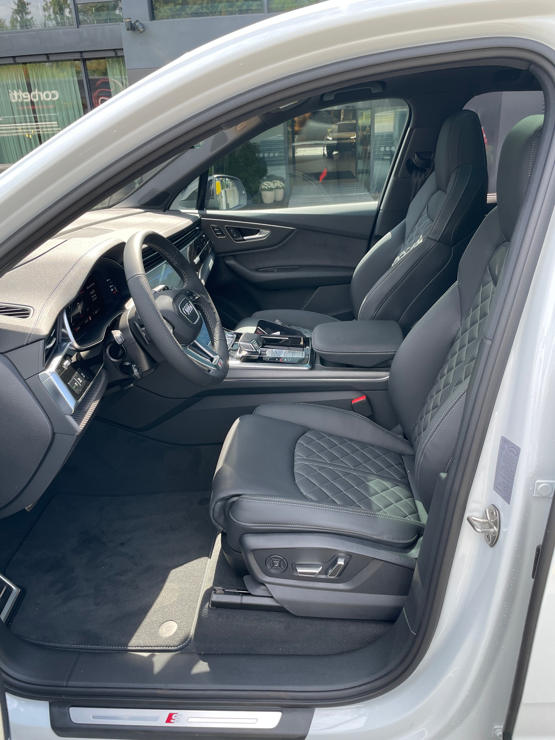 AUDI SQ7 TFSI quattro tiptronic-image-16