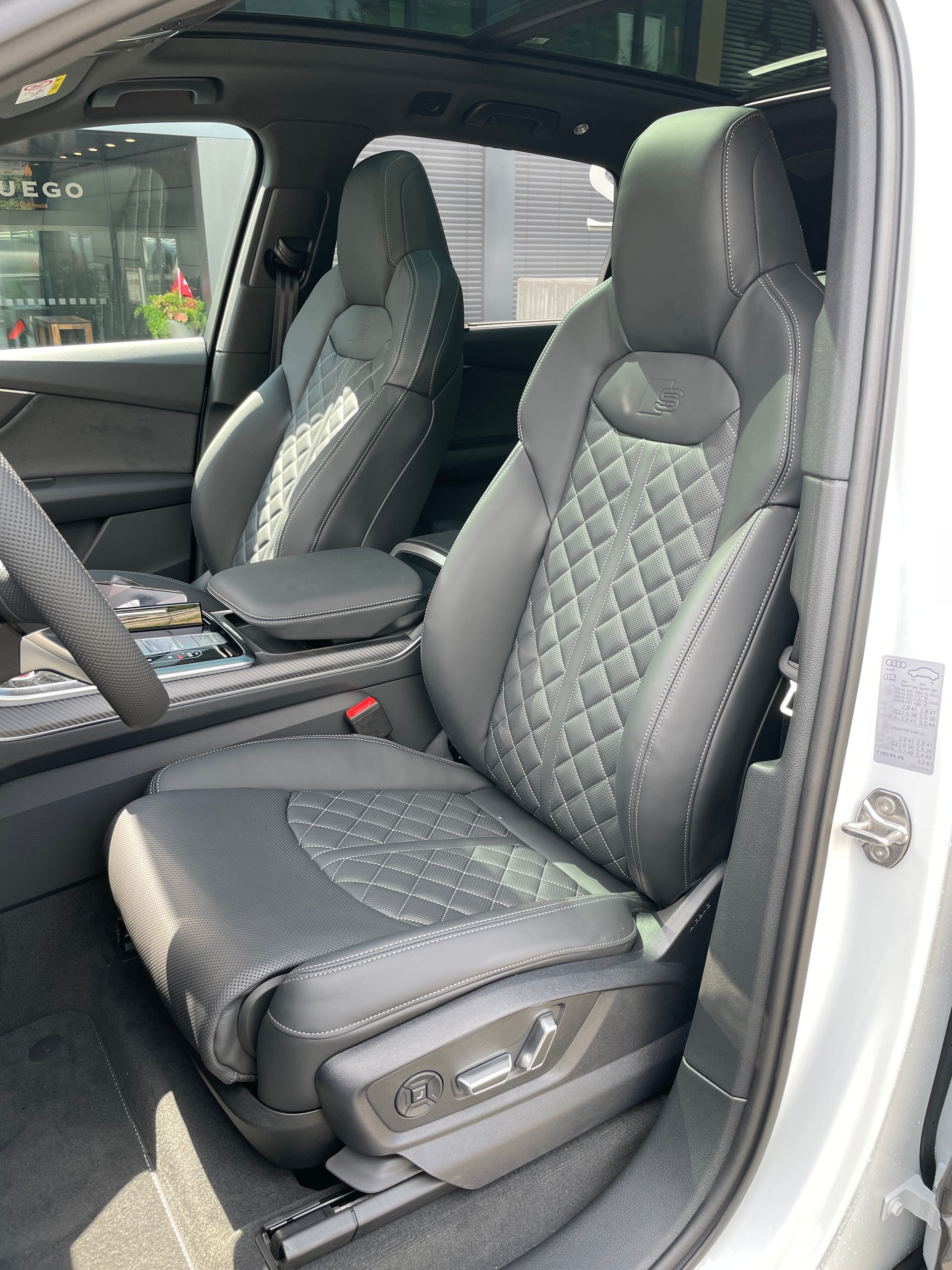 AUDI SQ7 TFSI quattro tiptronic-image-17