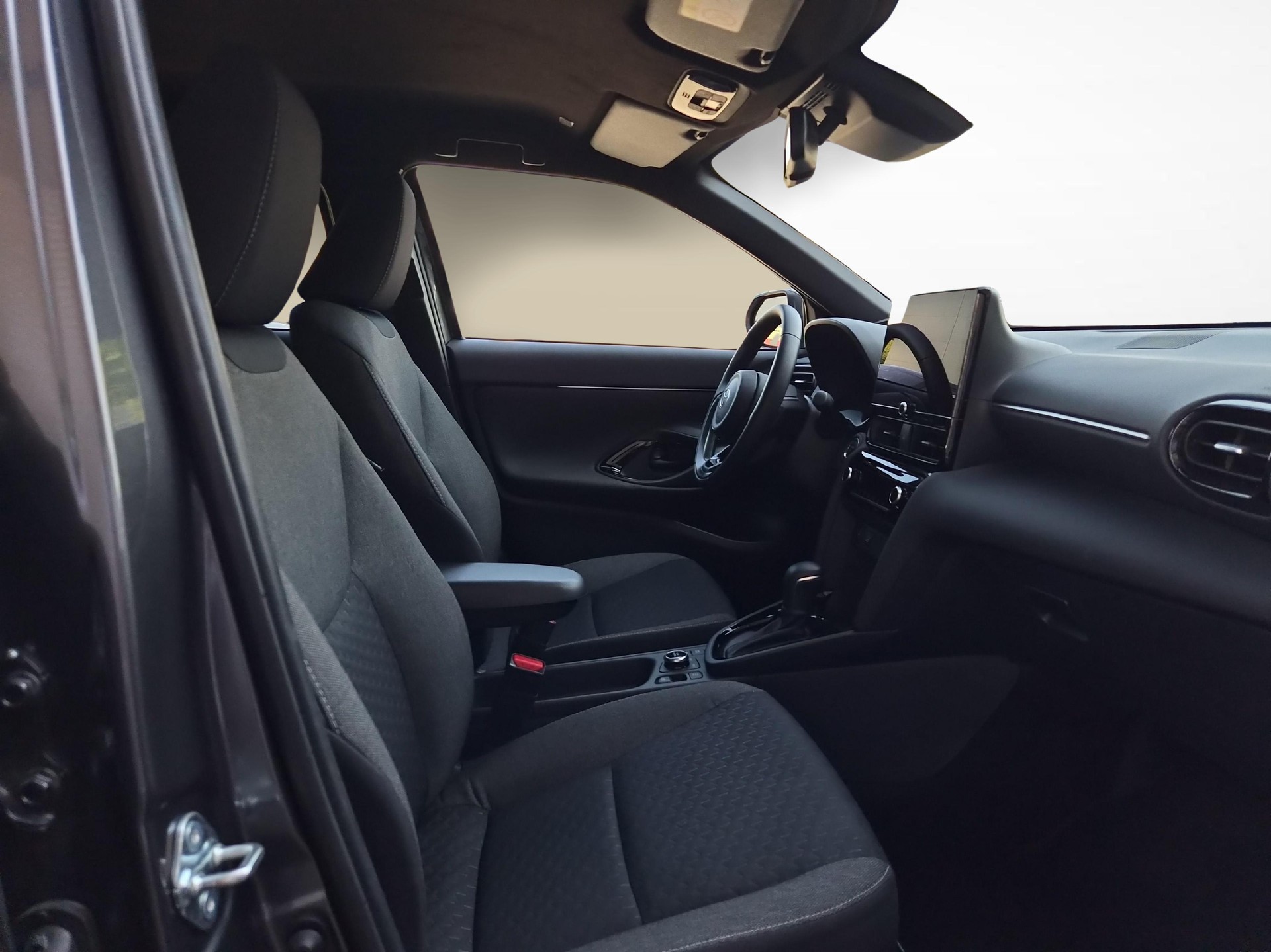 TOYOTA Yaris Cross 1.5 VVT-i HSD Trend AWD-i-image-9